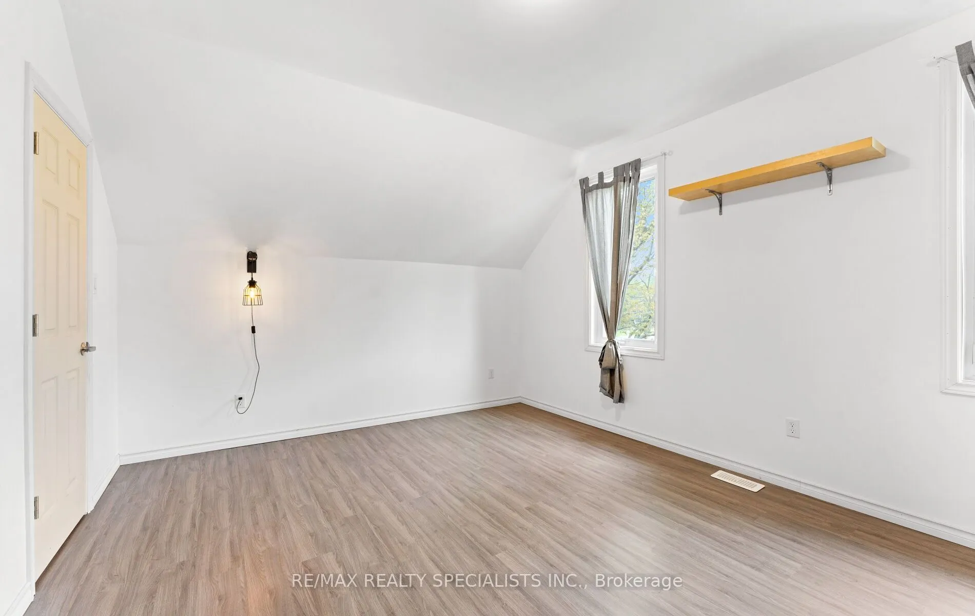 220 Queen Street W