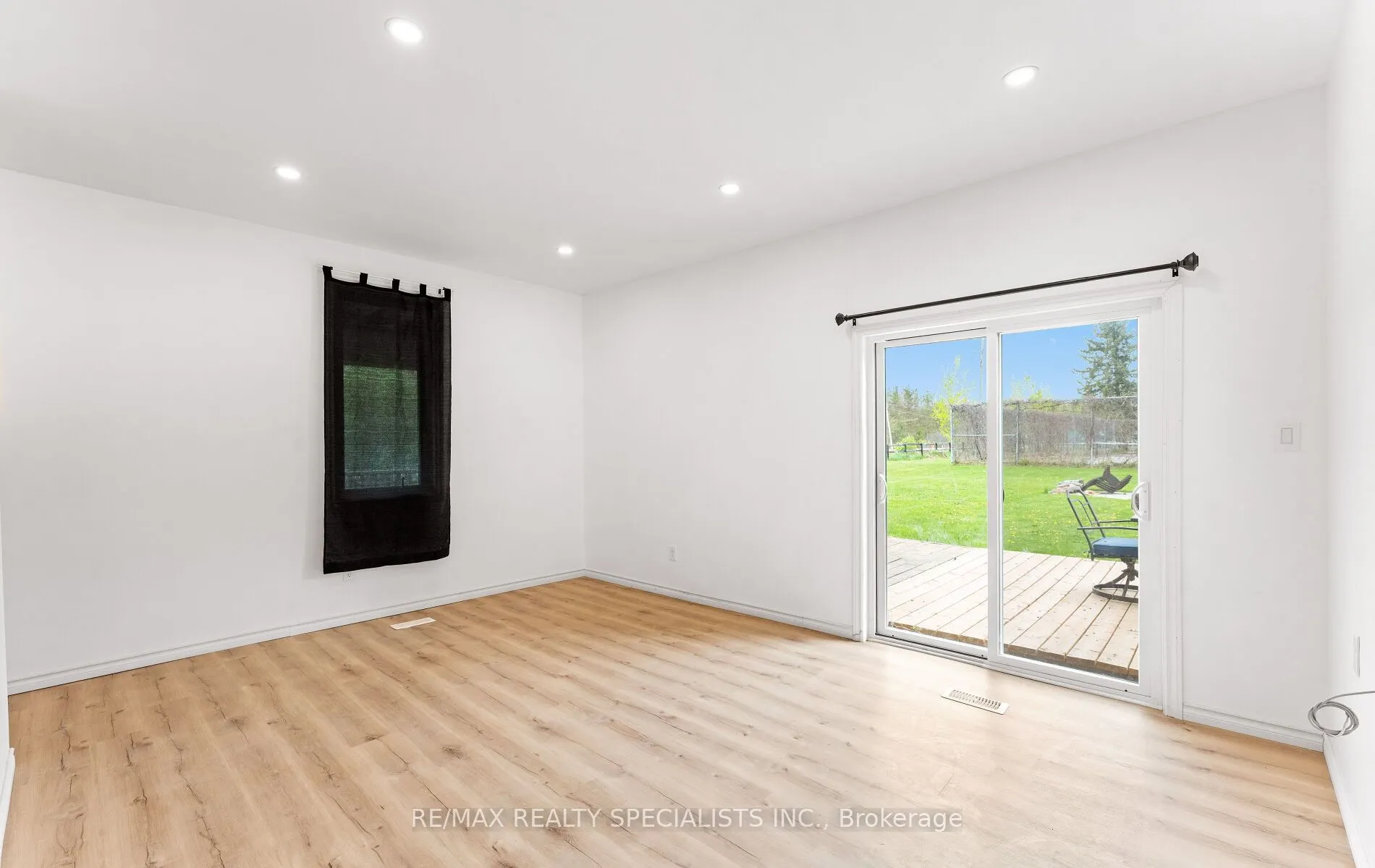220 Queen Street W