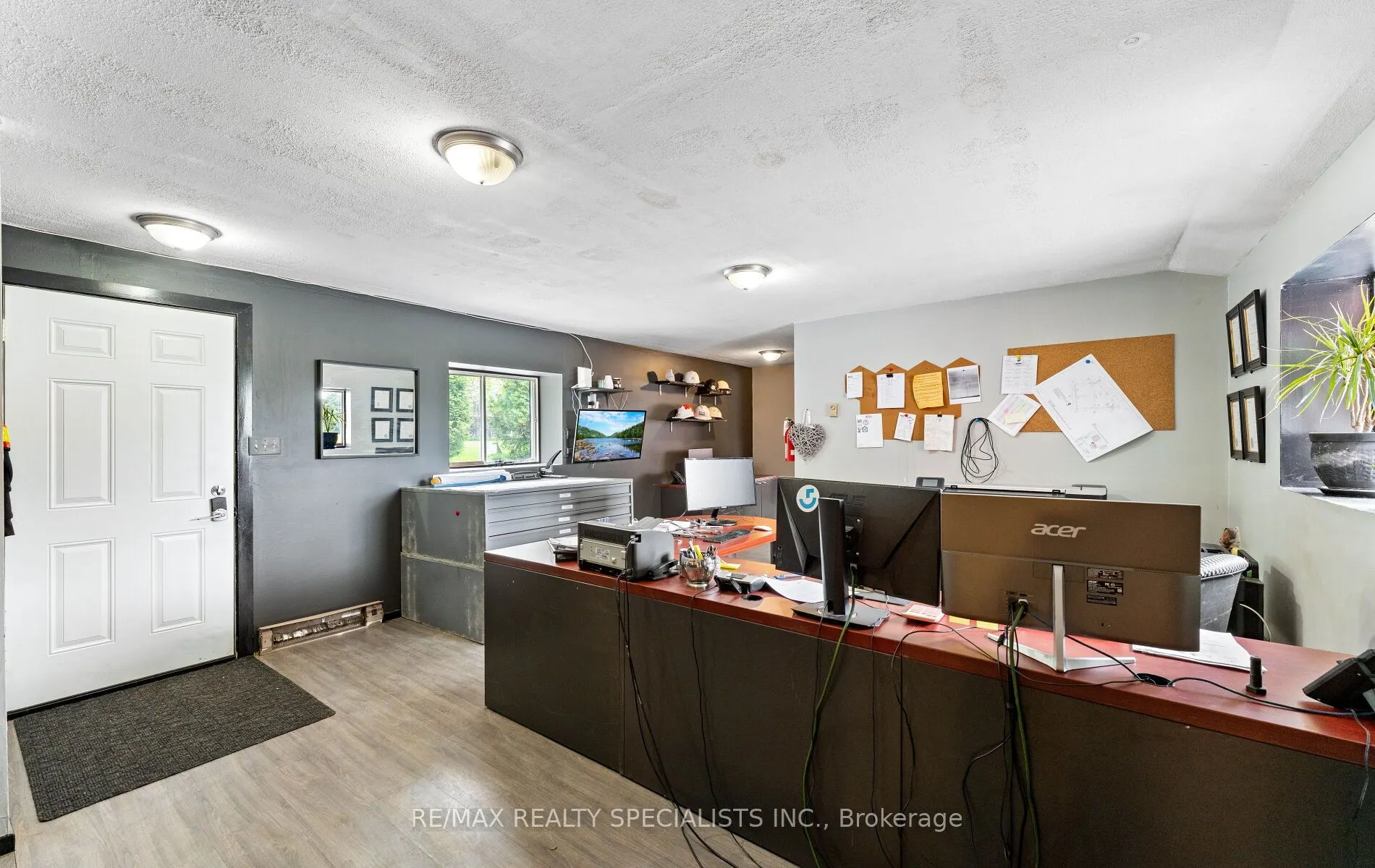 220 Queen Street W