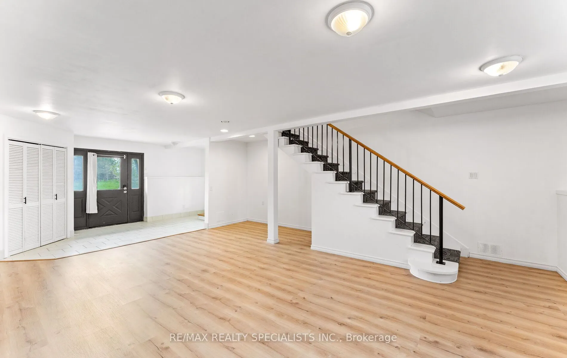 220 Queen Street W