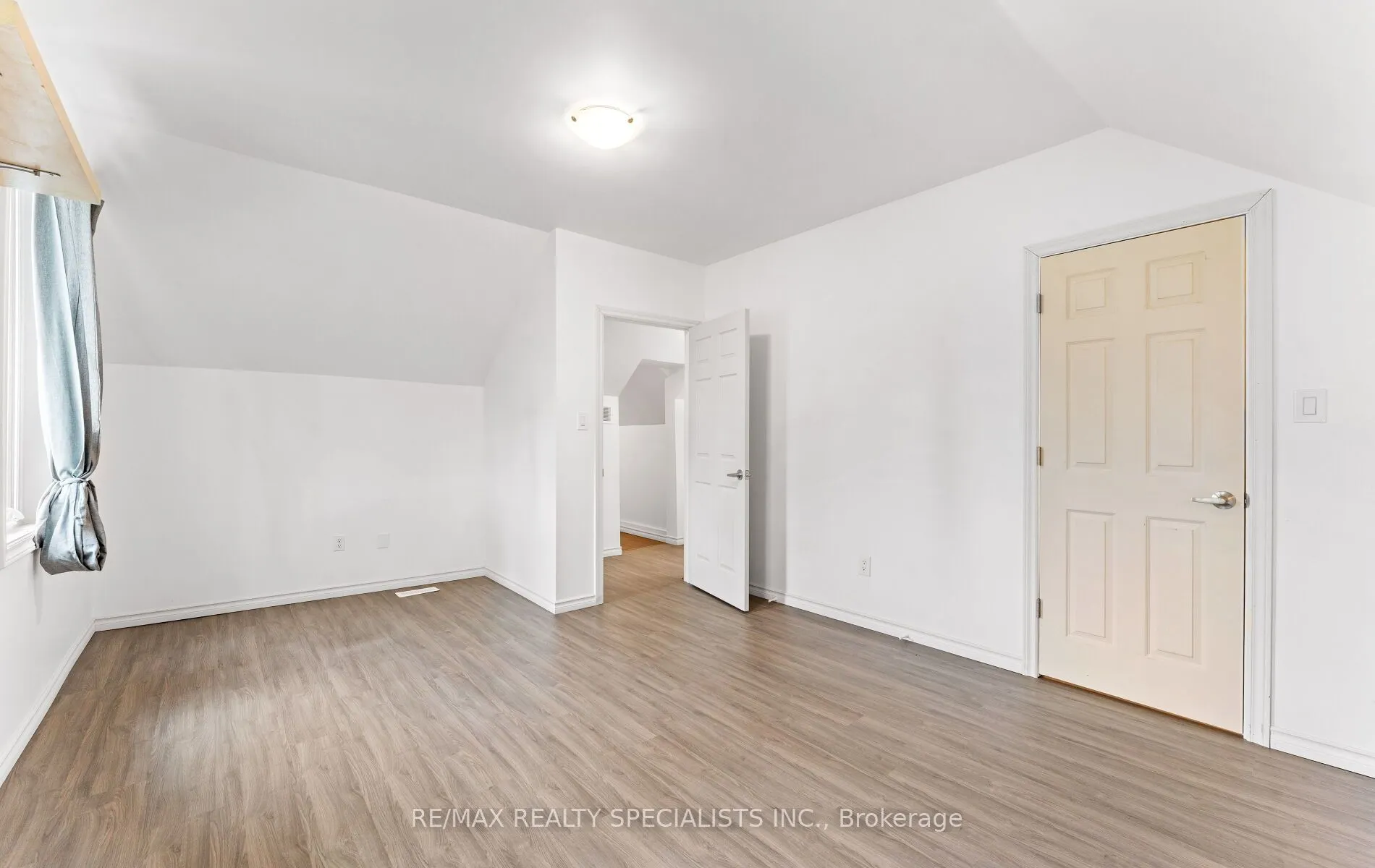 220 Queen Street W