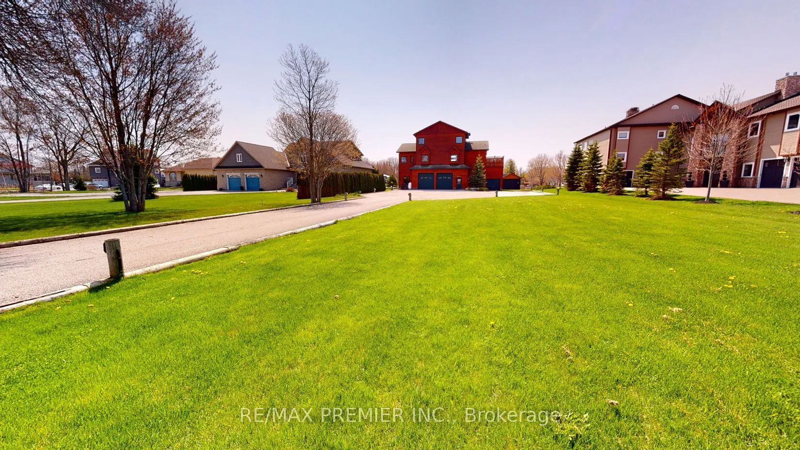 31 Paradise Boulevard