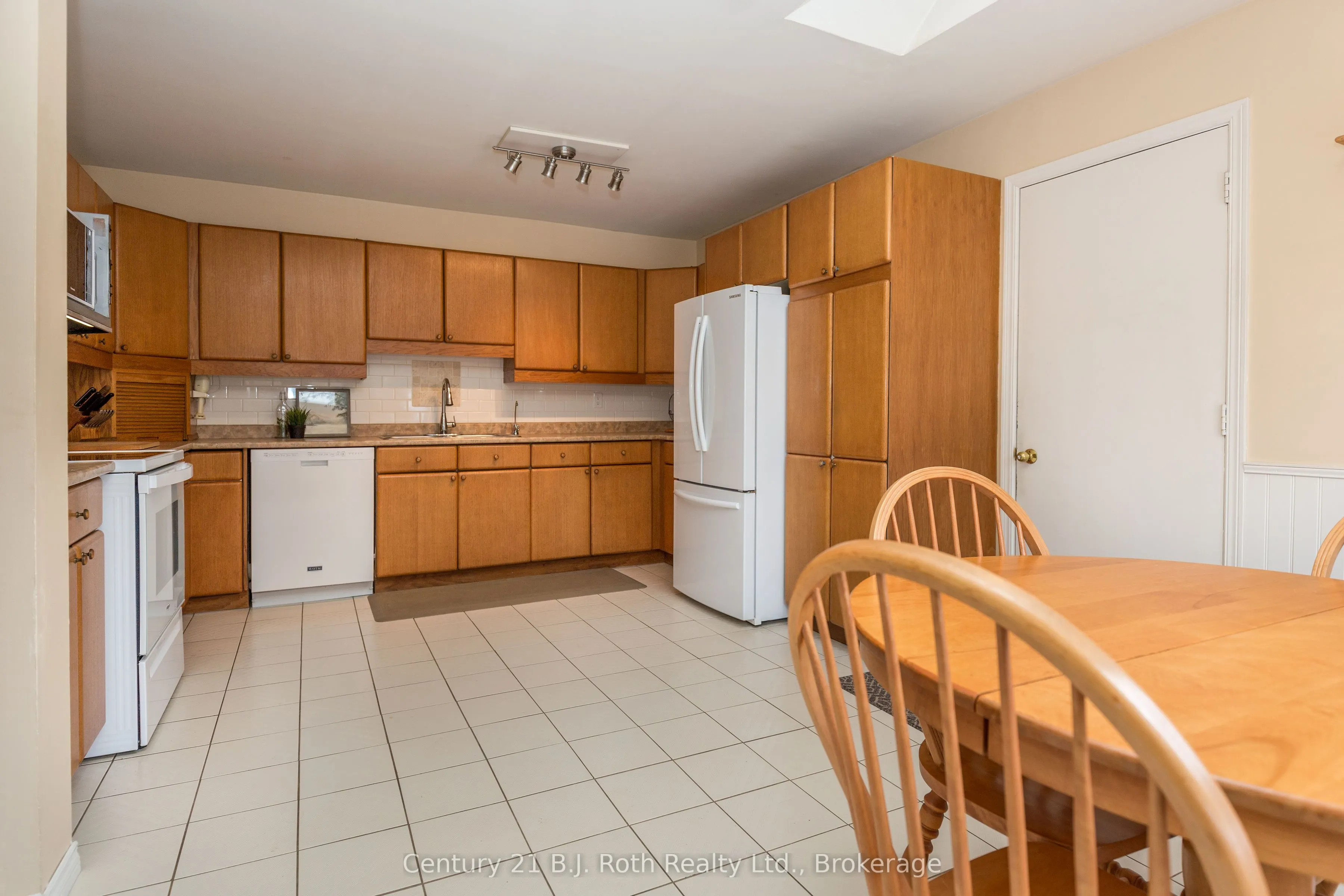 170 Lakeshore Road W