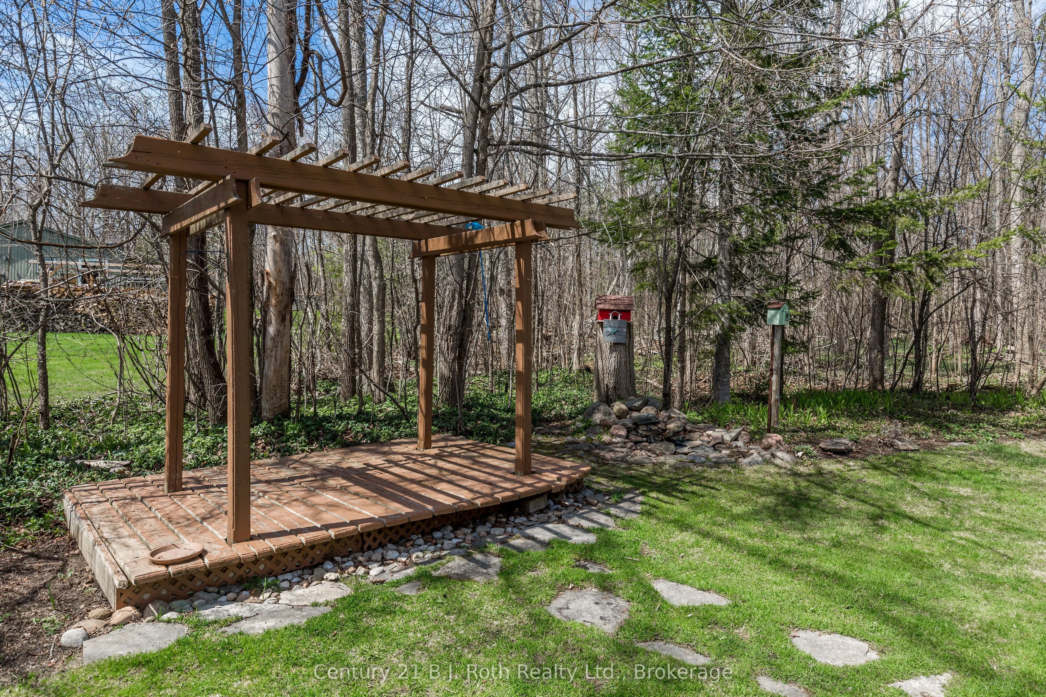 170 Lakeshore Road W