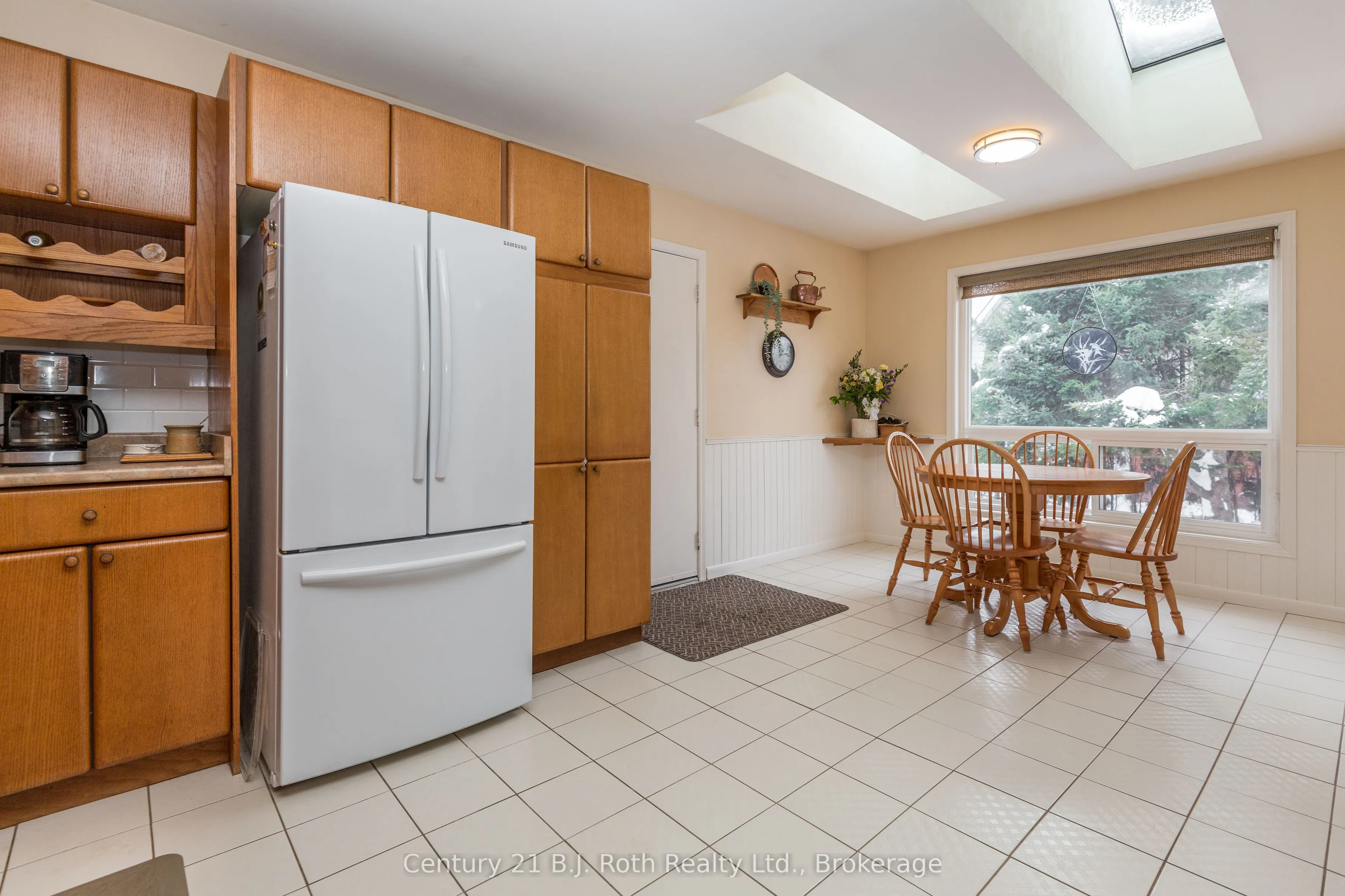 170 Lakeshore Road W