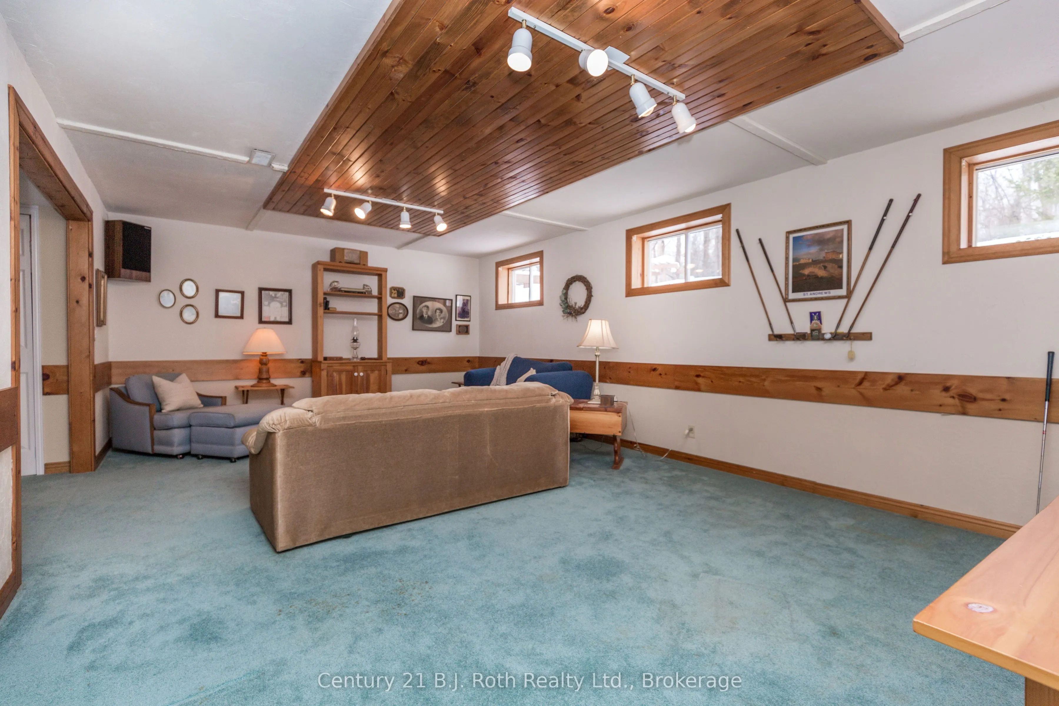 170 Lakeshore Road W