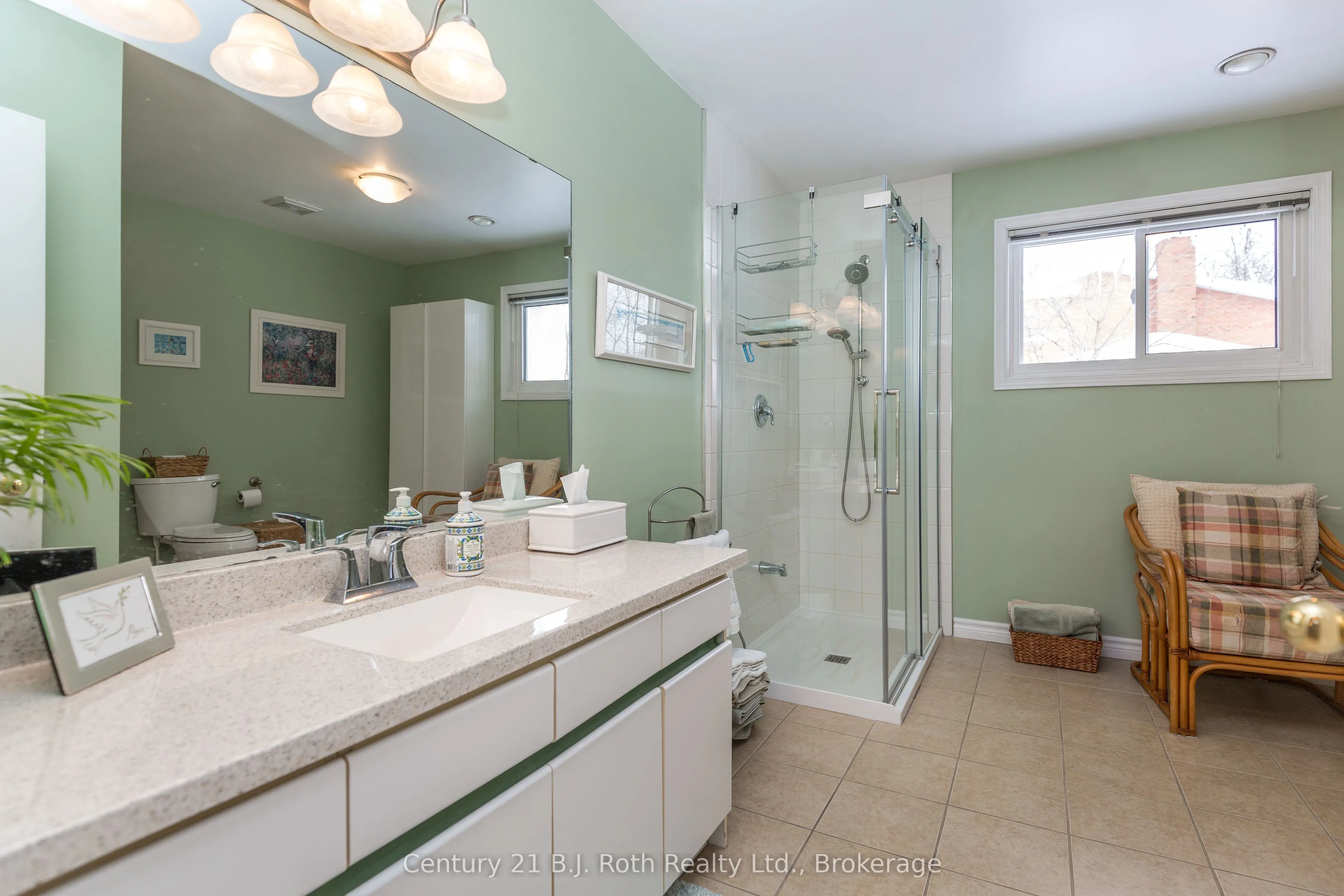 170 Lakeshore Road W