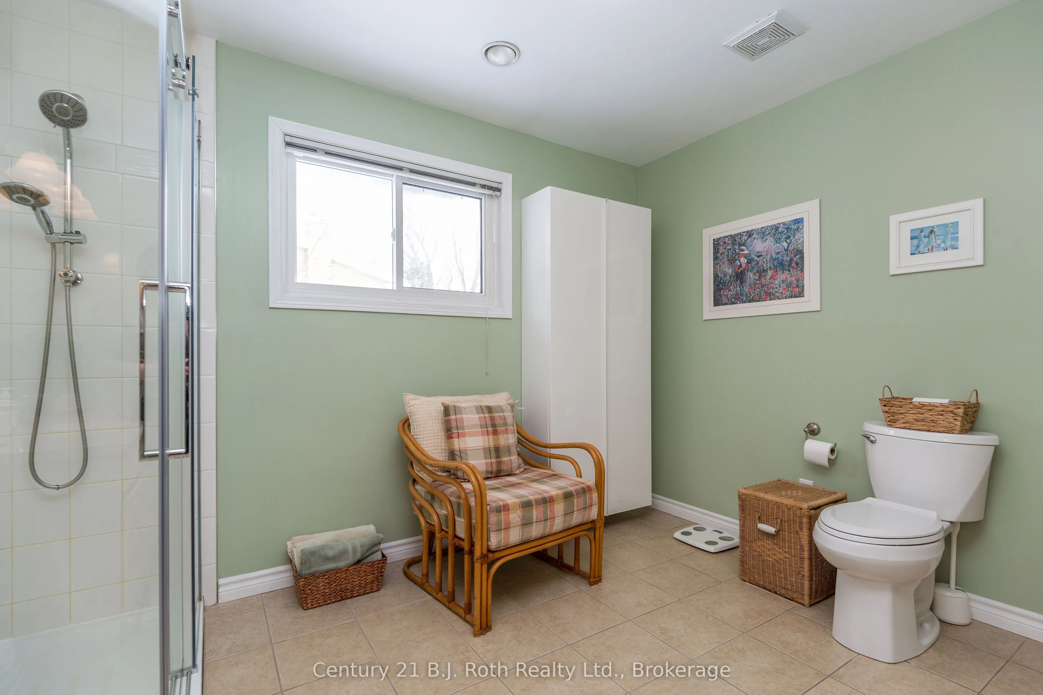170 Lakeshore Road W