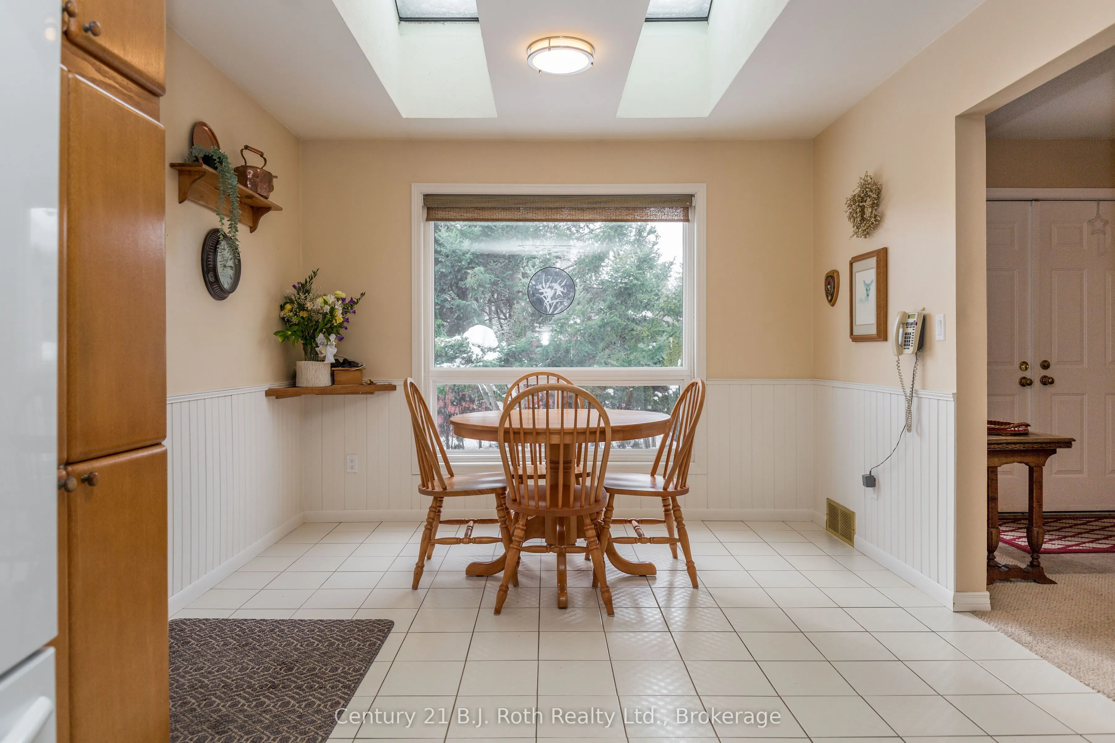 170 Lakeshore Road W
