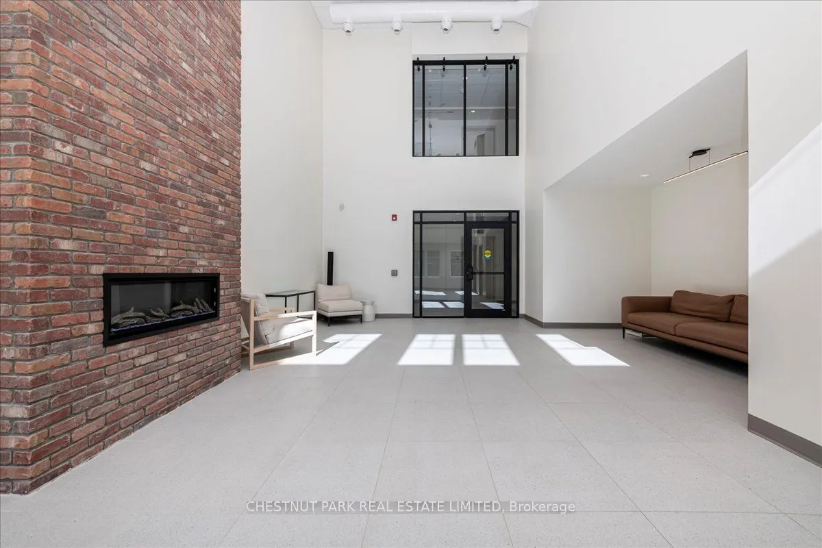 121 Mary Street, #202