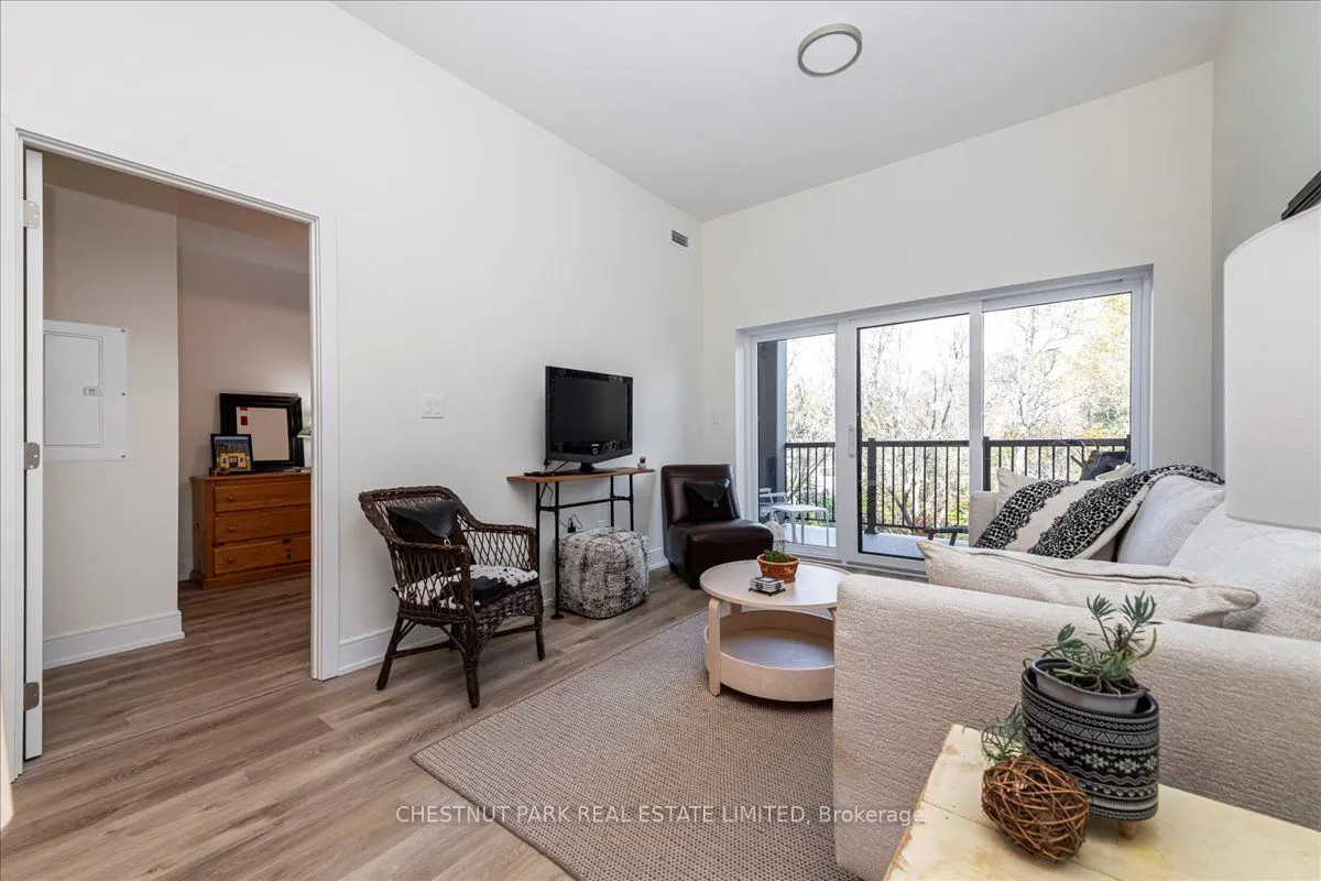 121 Mary Street, #202
