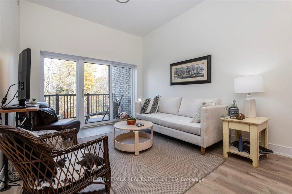 121 Mary Street, #202