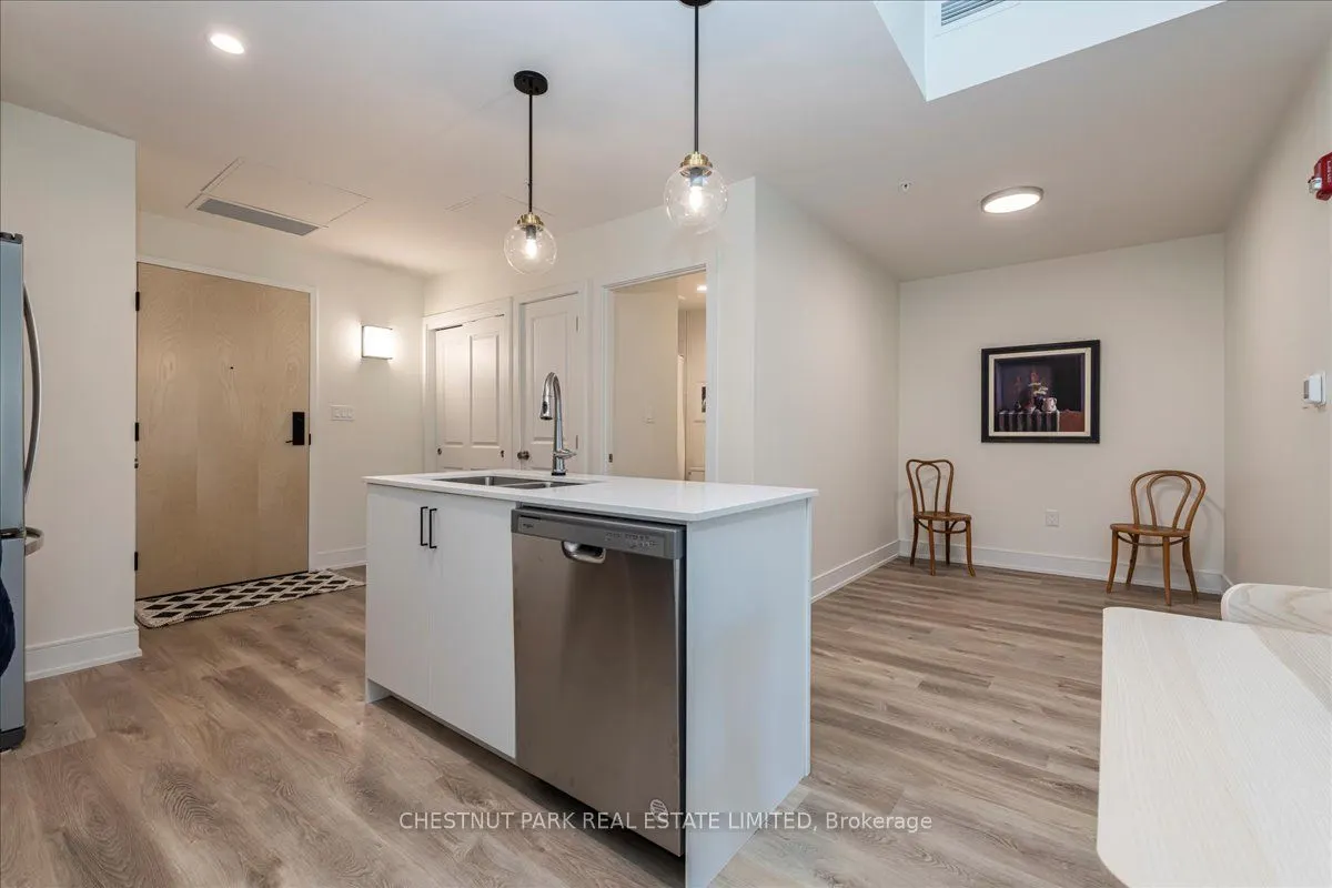121 Mary Street, #202