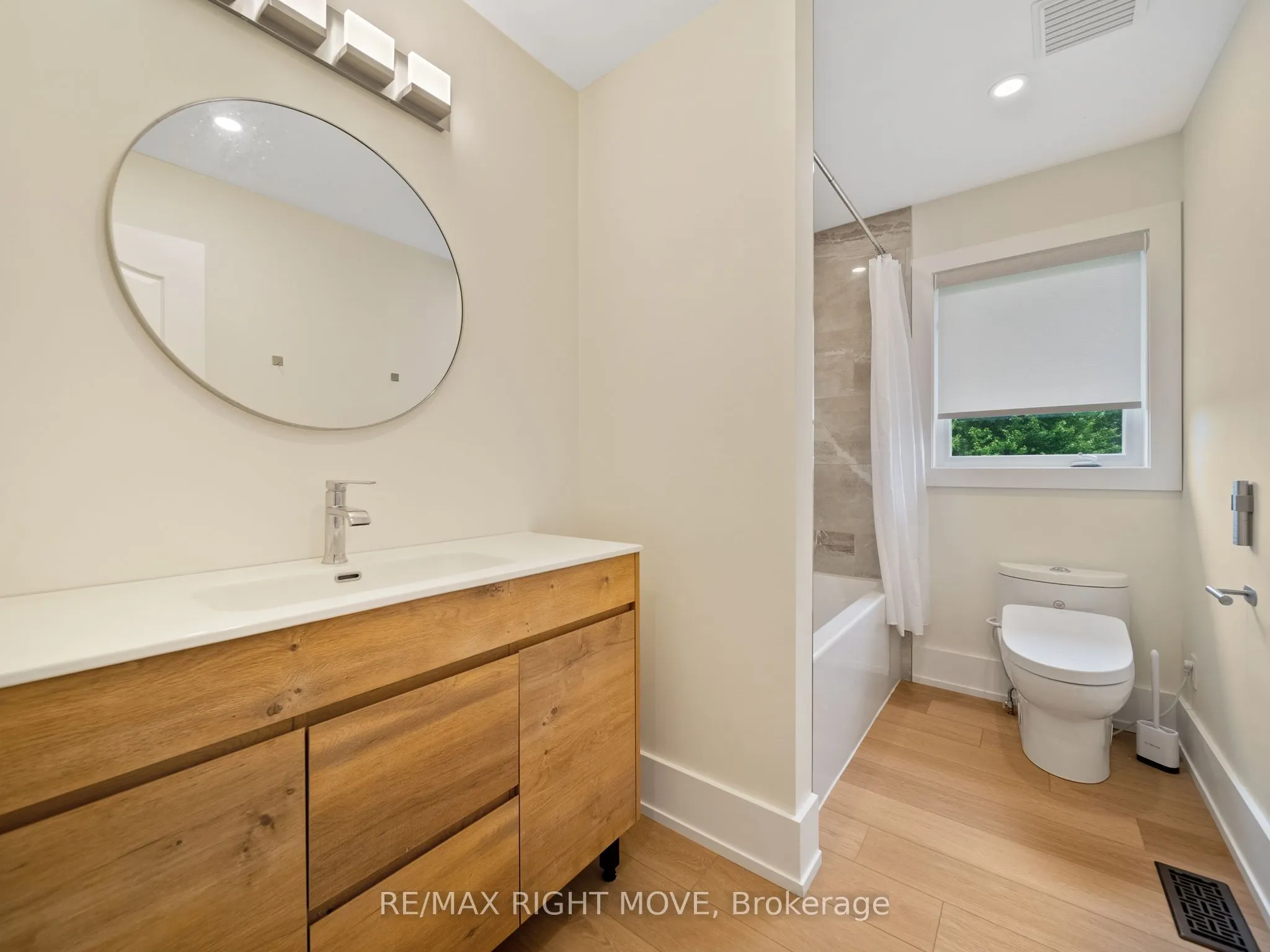 1348 Hawk Ridge Crescent