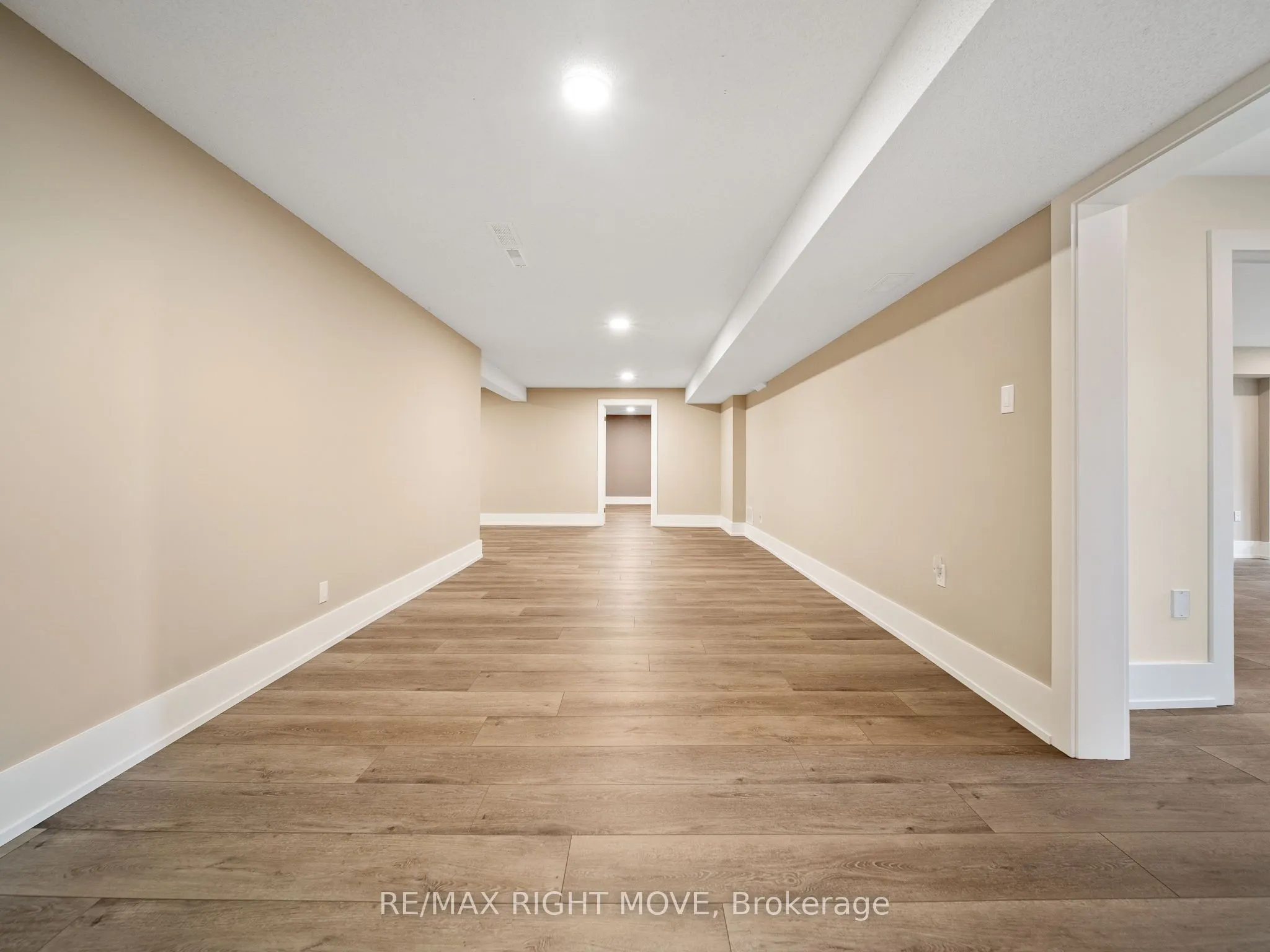 1348 Hawk Ridge Crescent