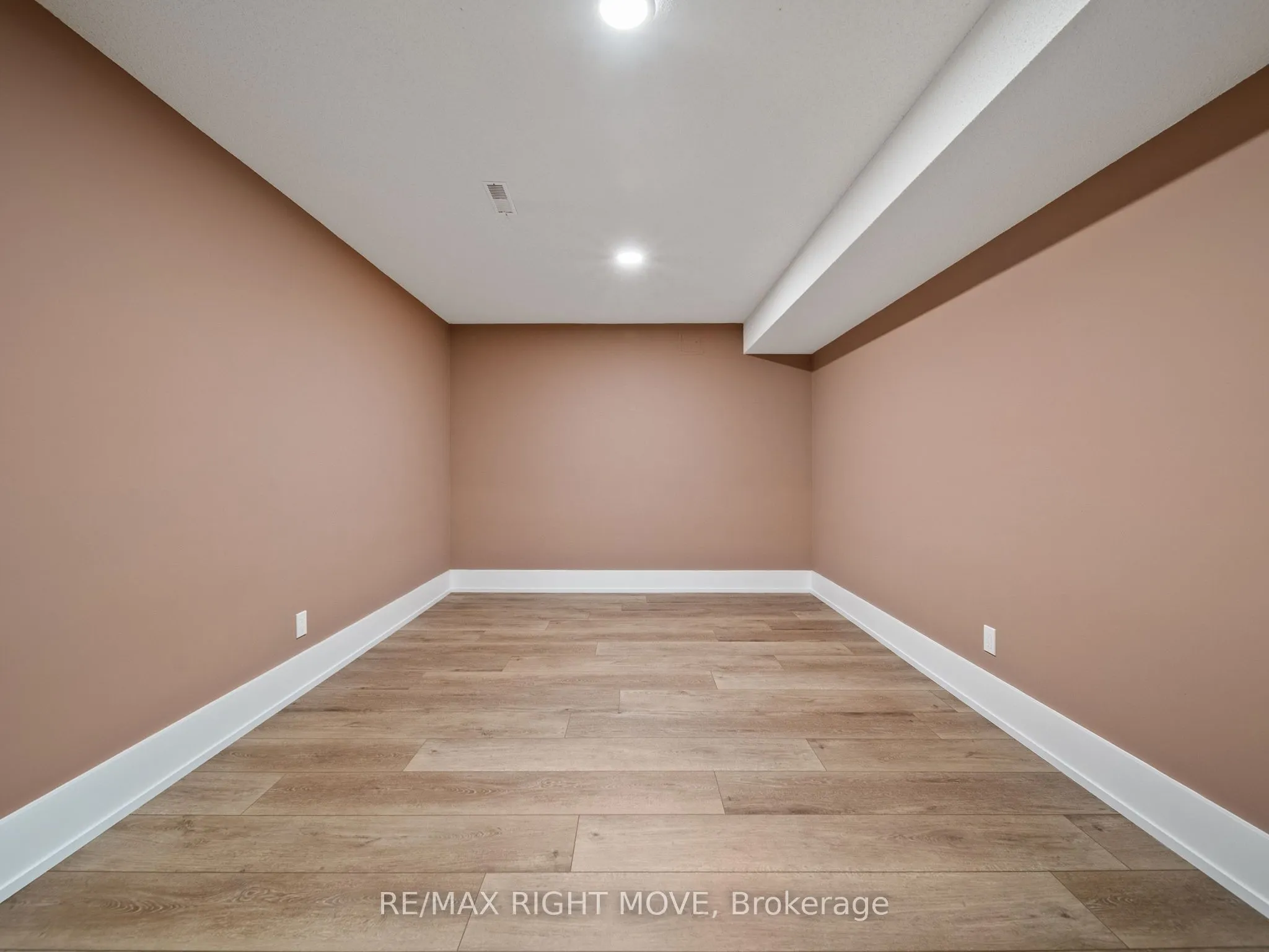 1348 Hawk Ridge Crescent