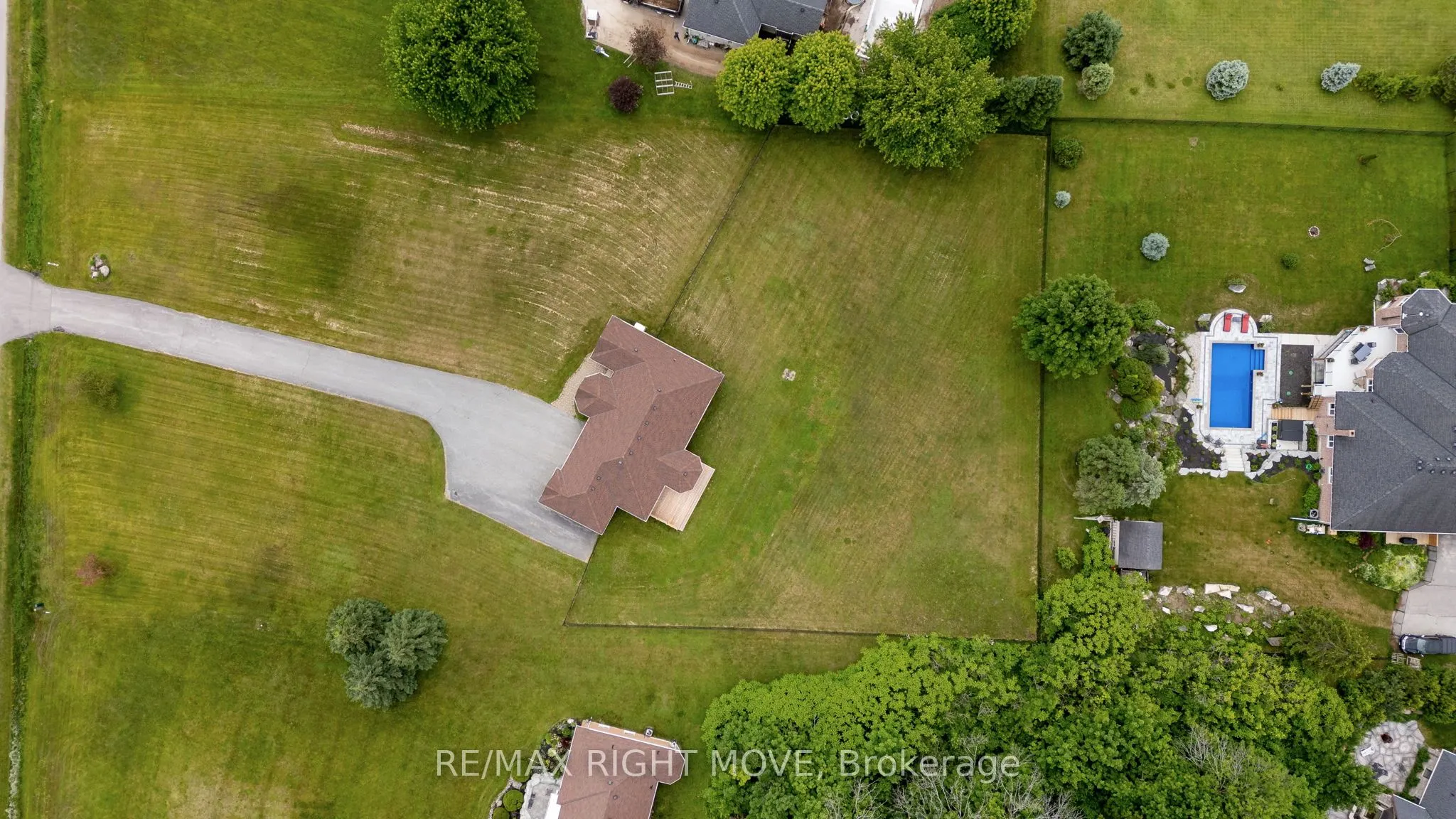 1348 Hawk Ridge Crescent