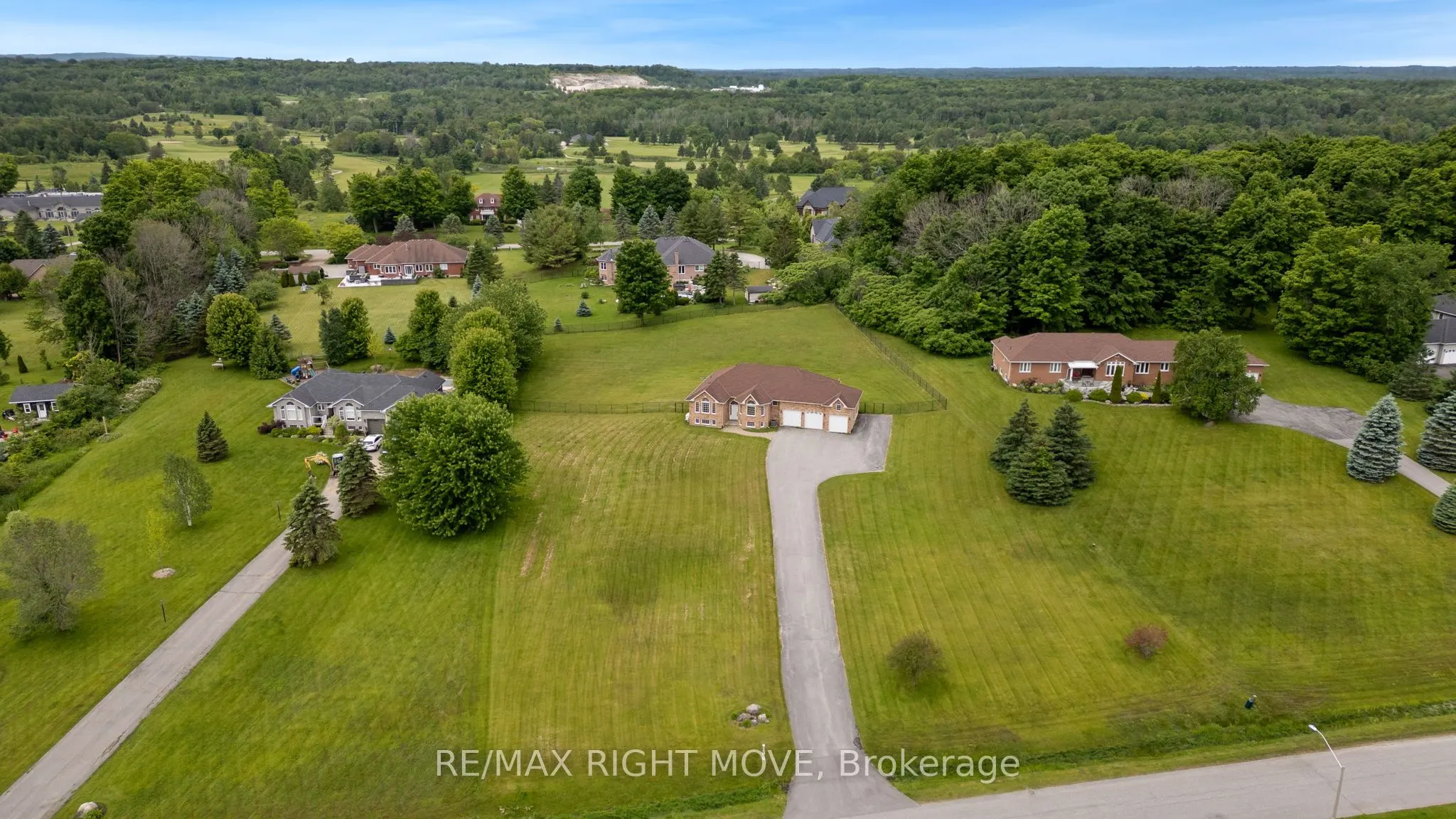 1348 Hawk Ridge Crescent