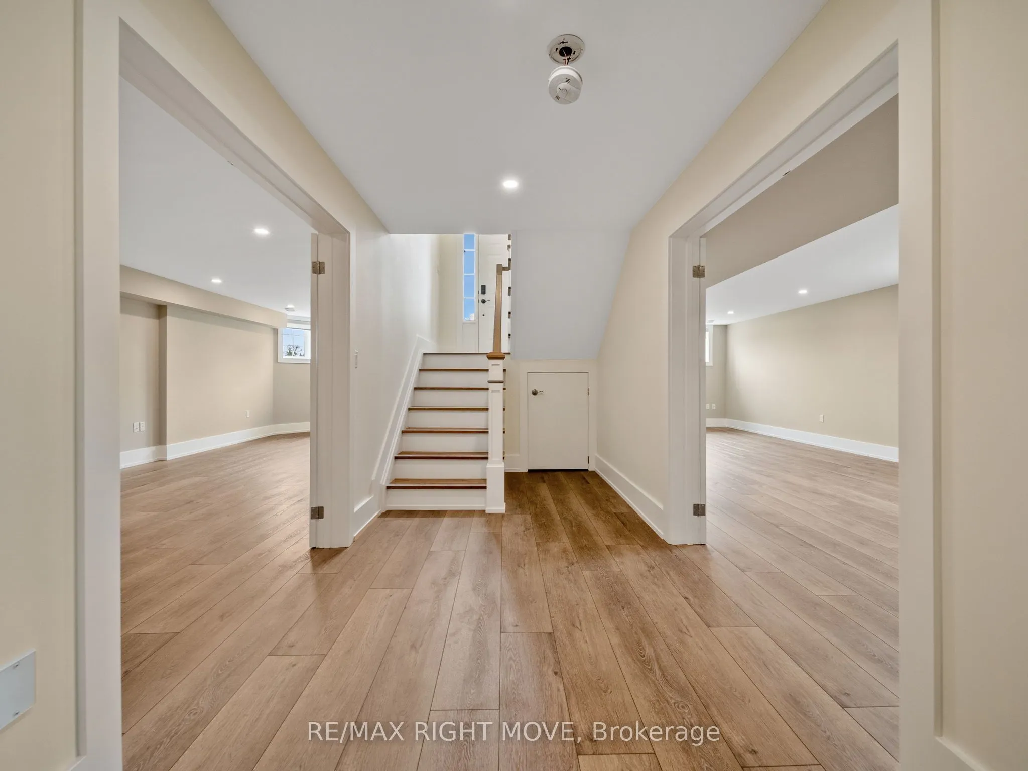 1348 Hawk Ridge Crescent