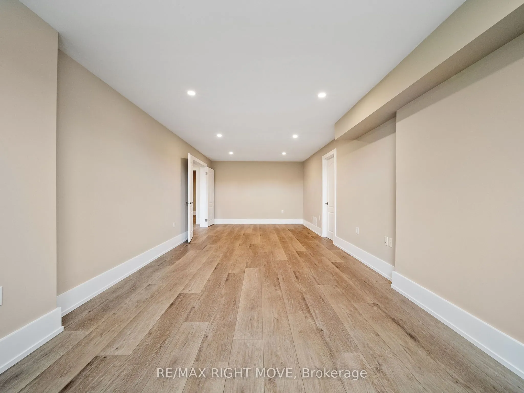 1348 Hawk Ridge Crescent