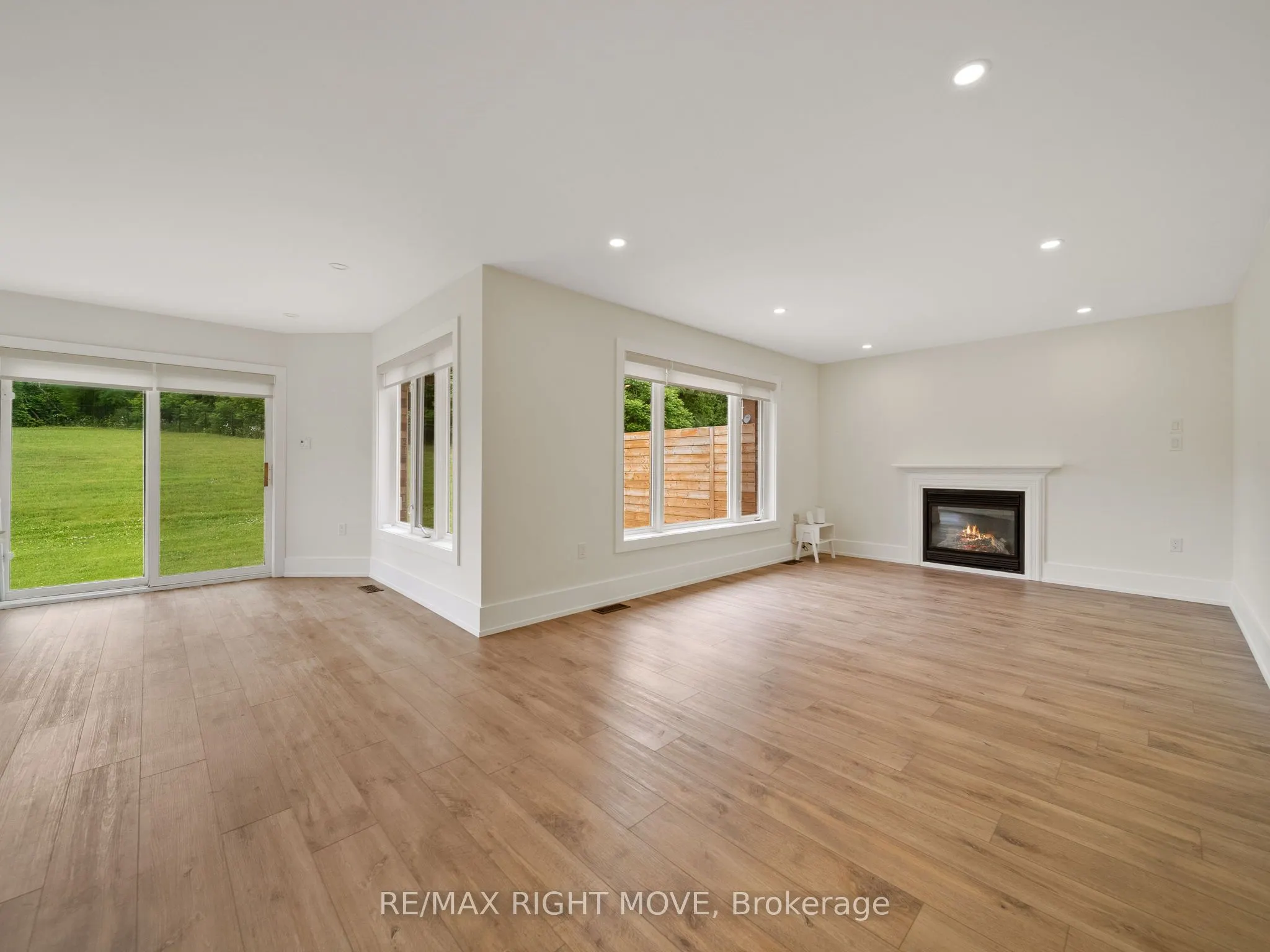 1348 Hawk Ridge Crescent