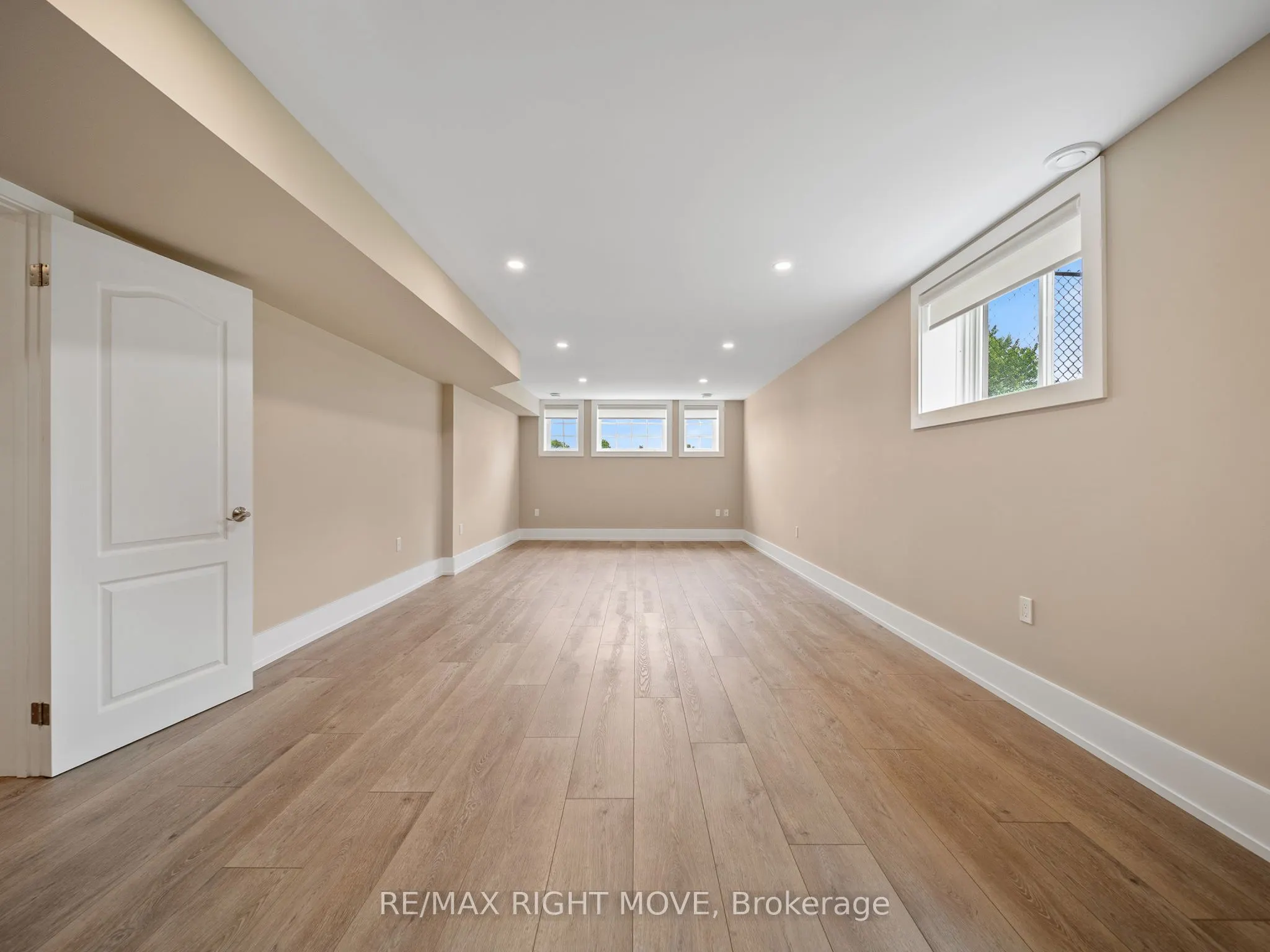 1348 Hawk Ridge Crescent