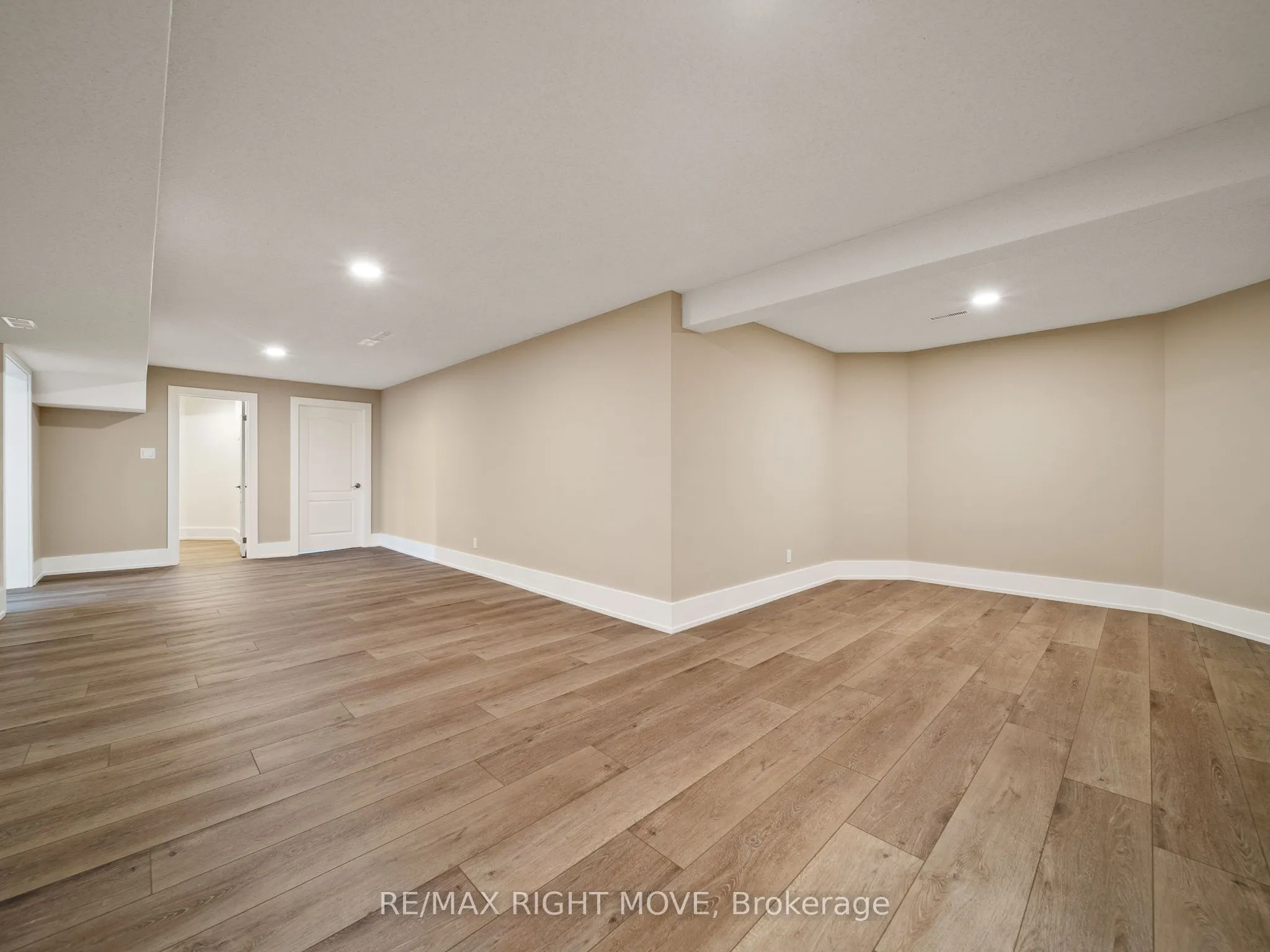 1348 Hawk Ridge Crescent