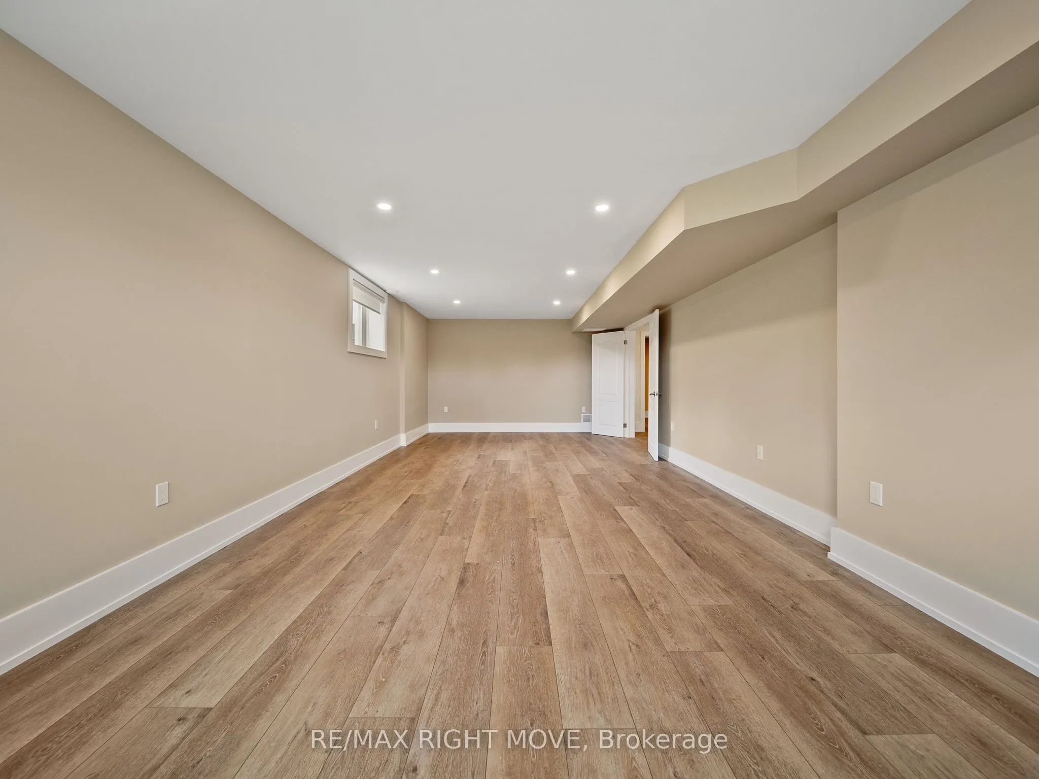 1348 Hawk Ridge Crescent