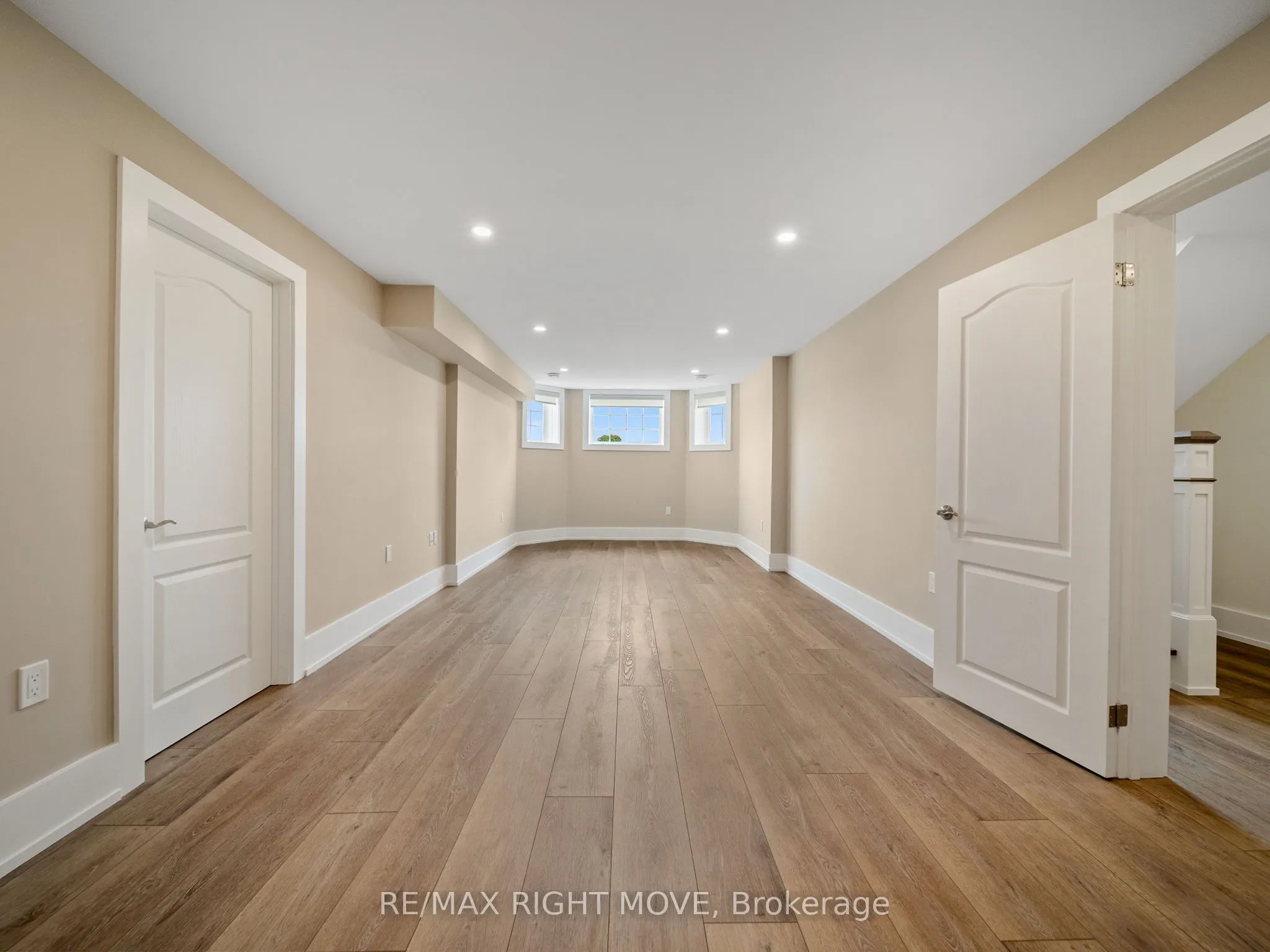 1348 Hawk Ridge Crescent