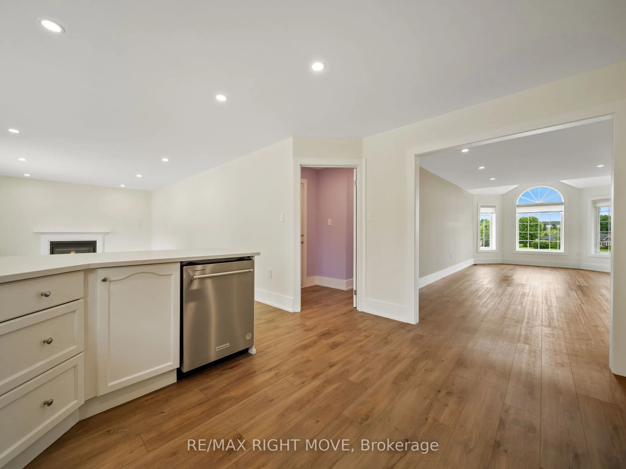 1348 Hawk Ridge Crescent