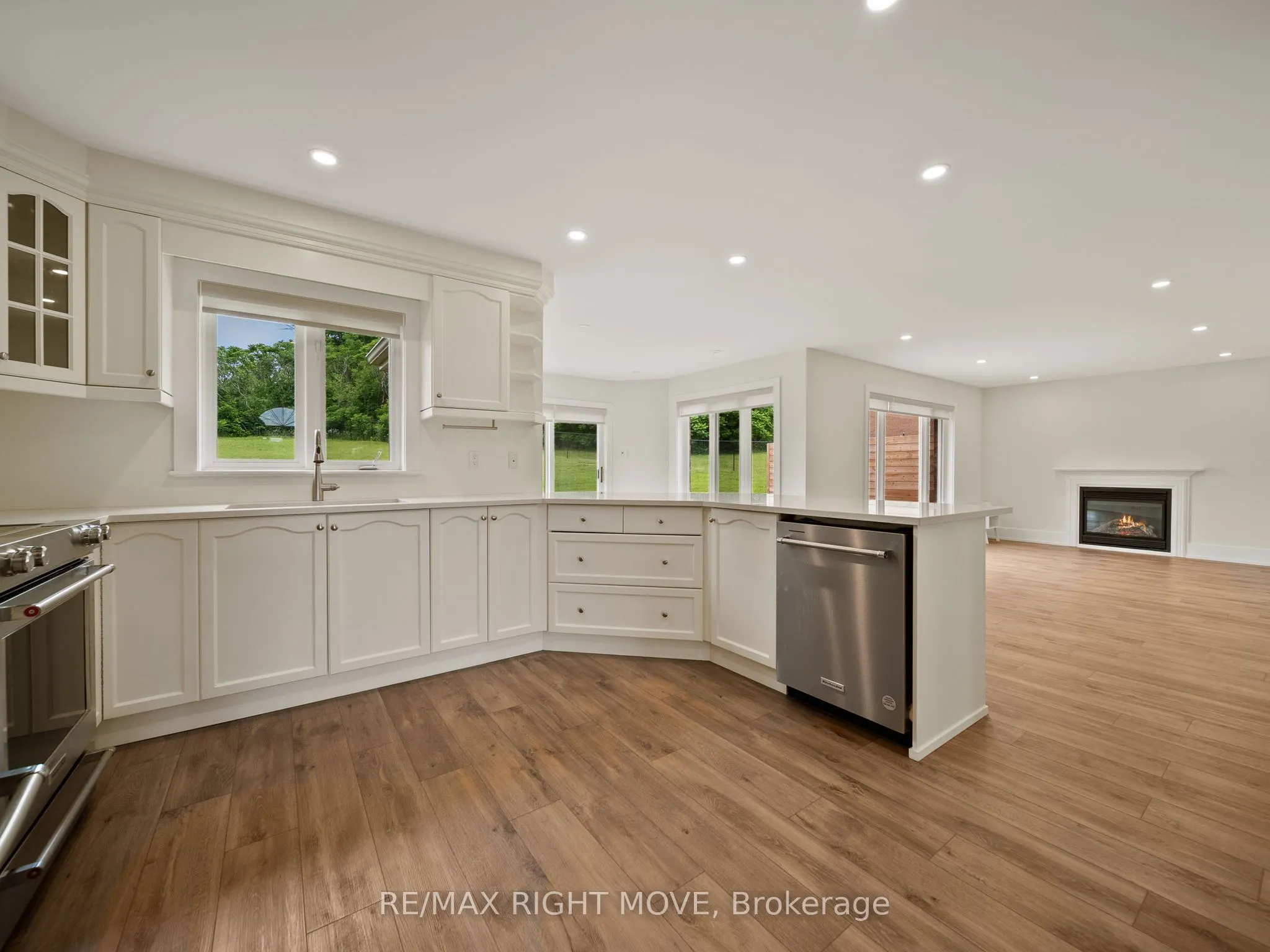1348 Hawk Ridge Crescent