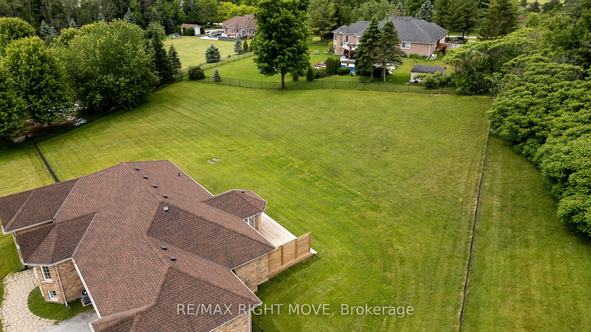 1348 Hawk Ridge Crescent
