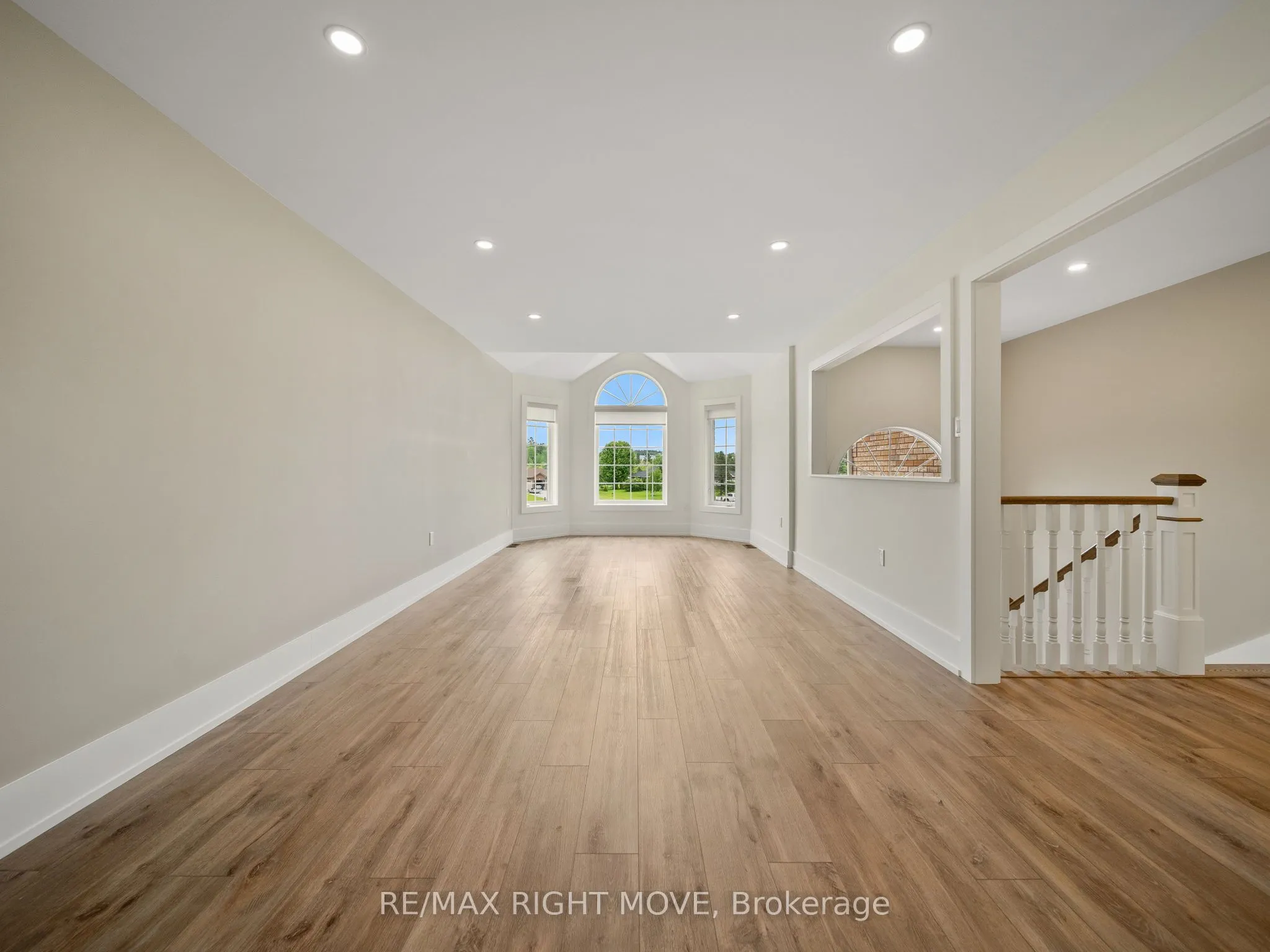 1348 Hawk Ridge Crescent