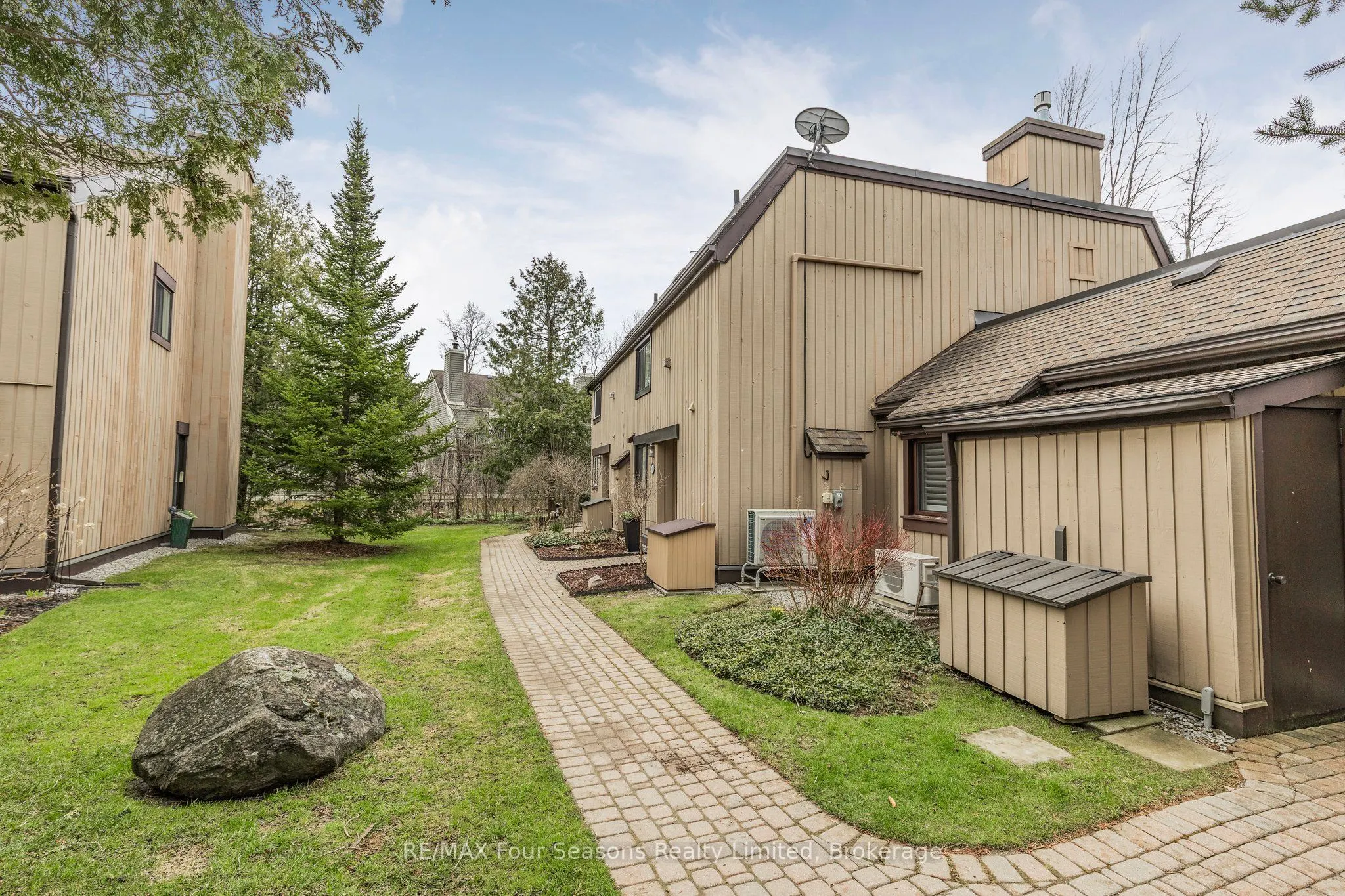 113 Escarpment Crescent, #13
