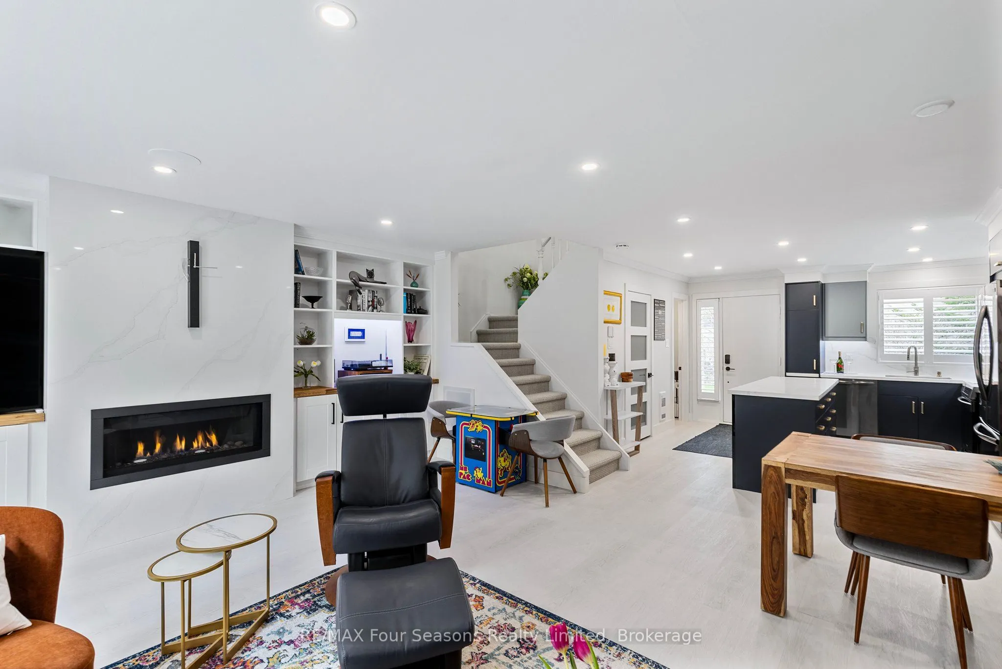113 Escarpment Crescent, #13