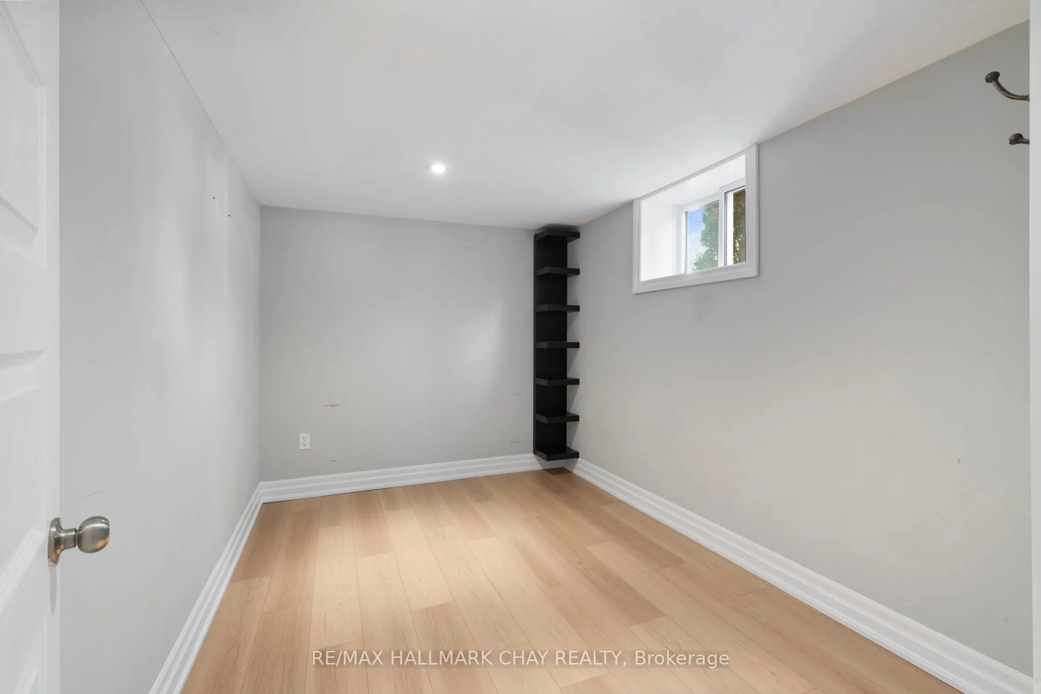 205 Wellington Street E