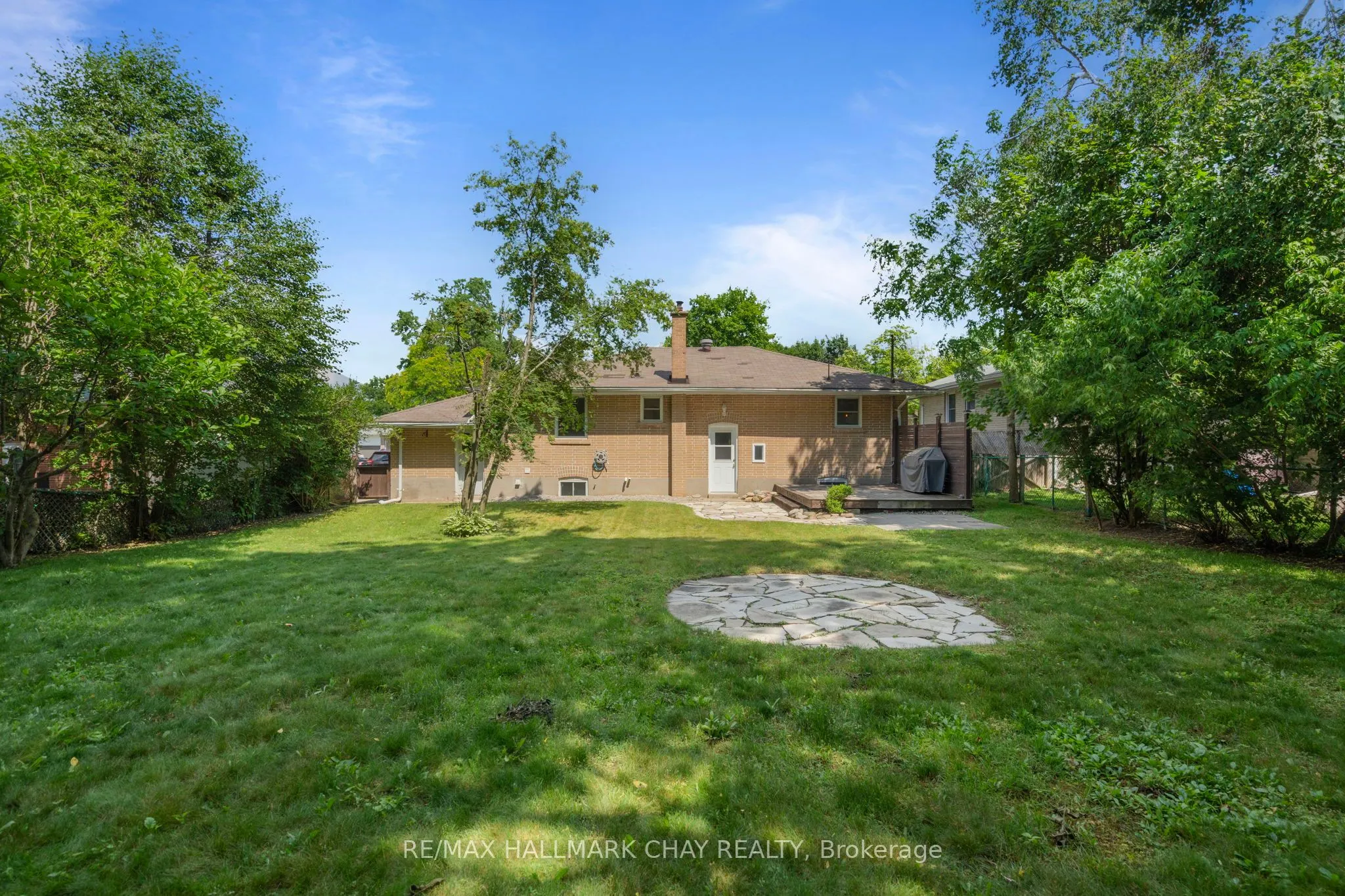 205 Wellington Street E