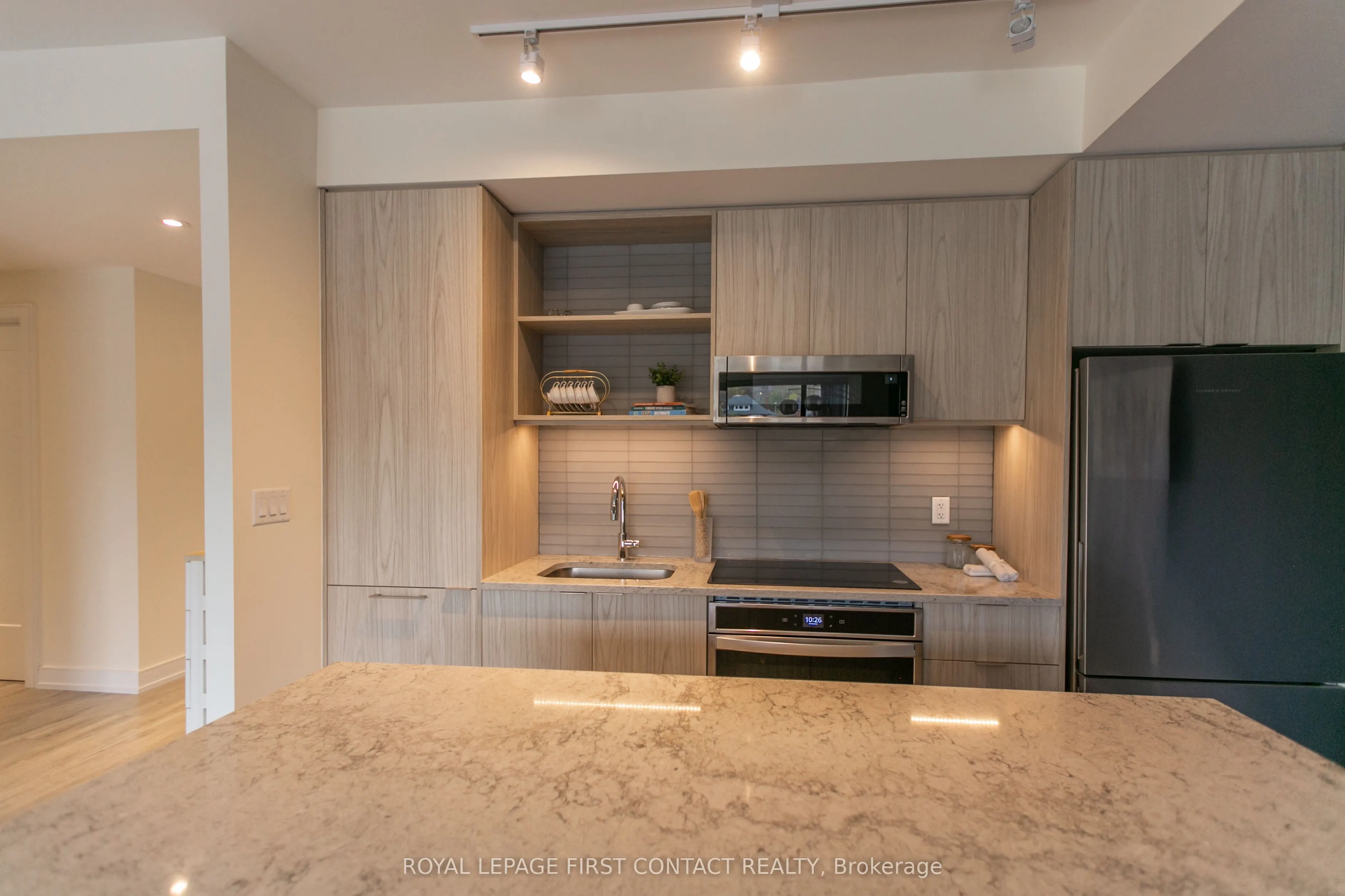 185 Dunlop Street E, #421