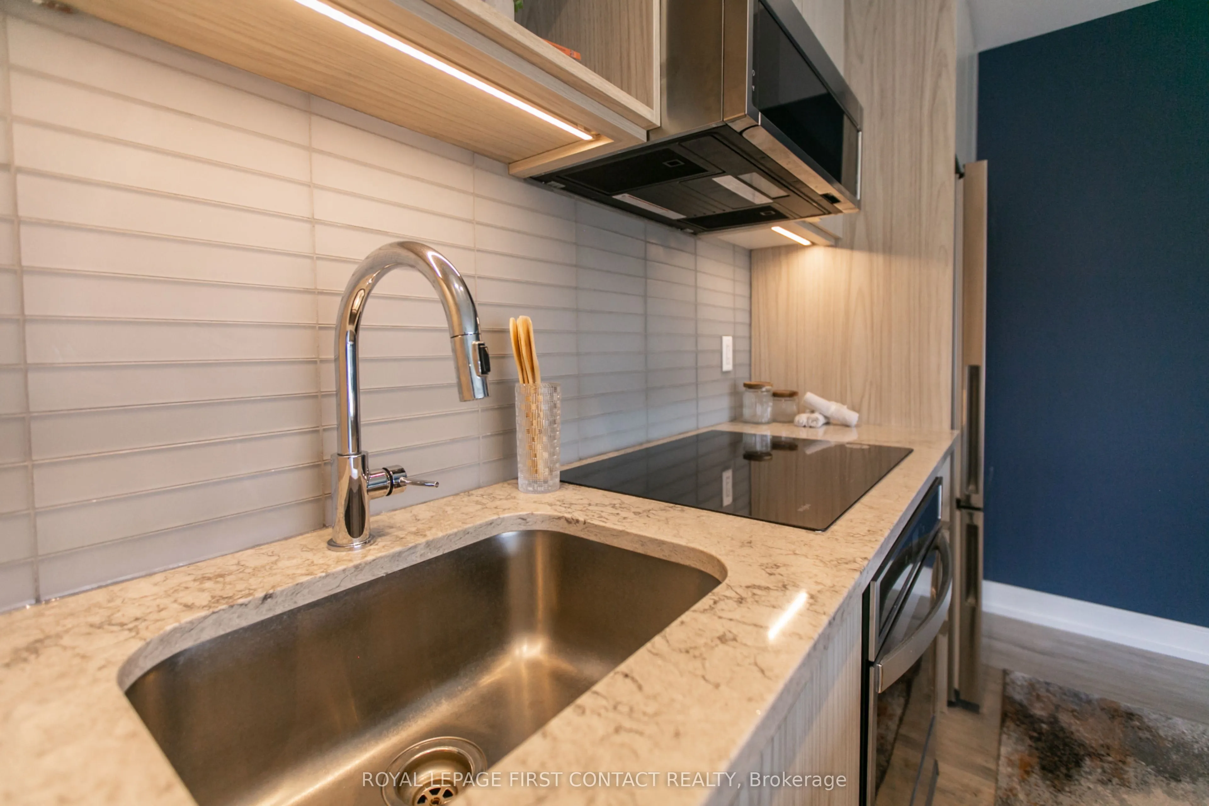185 Dunlop Street E, #421