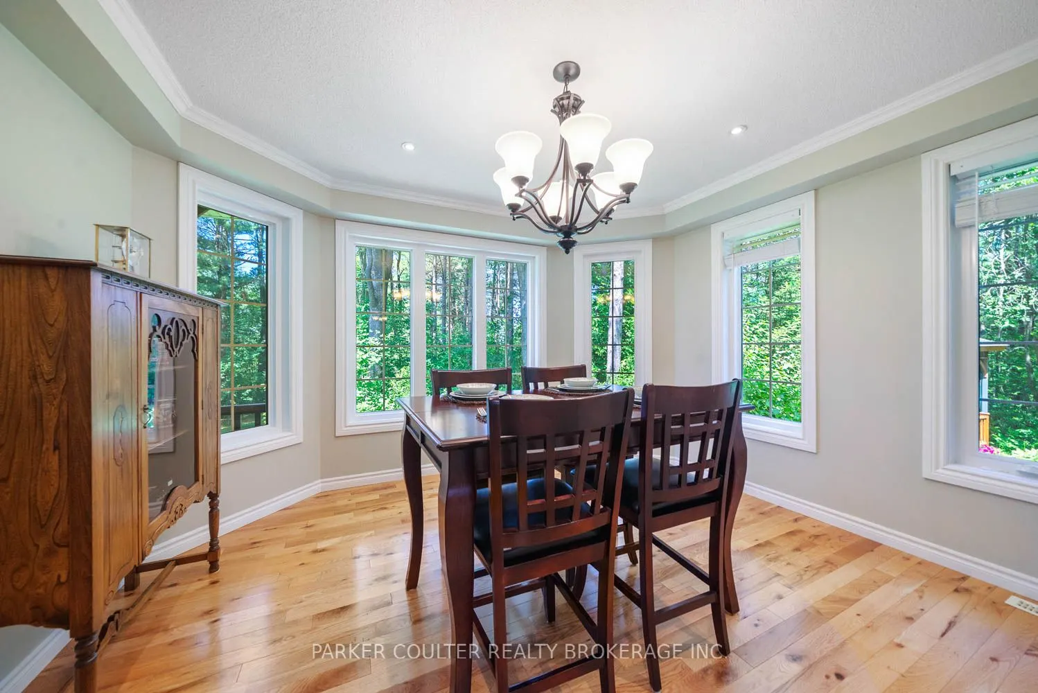 29 Robert Boulevard