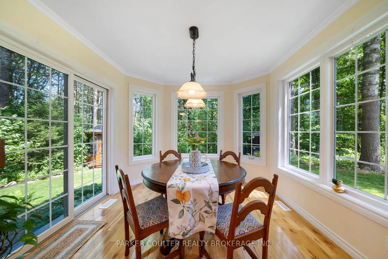 29 Robert Boulevard