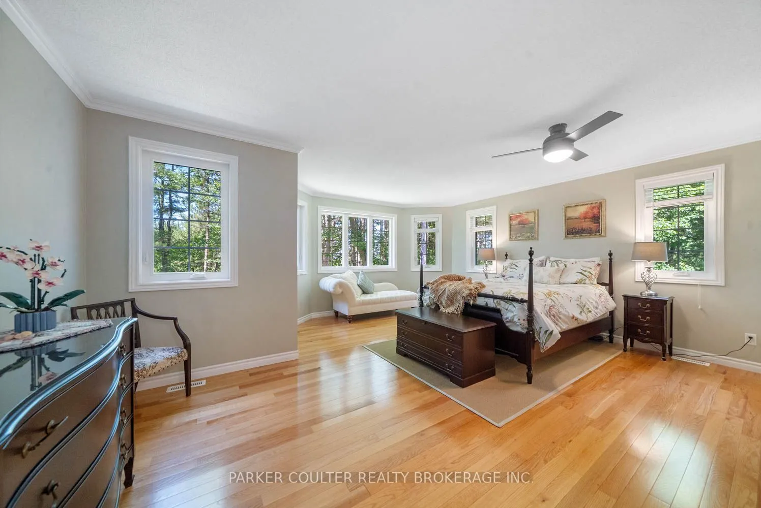 29 Robert Boulevard