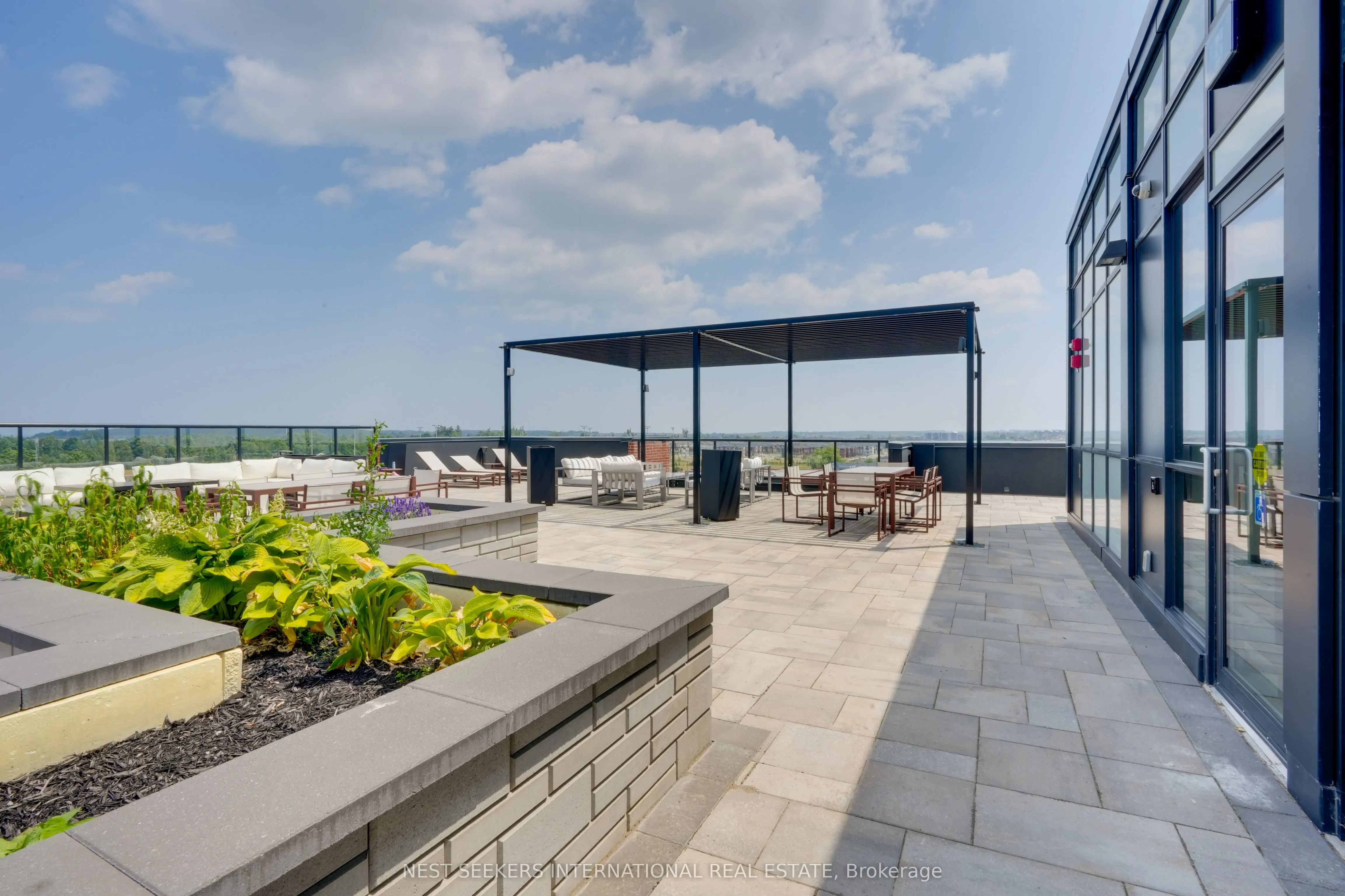 681 Yonge Street, #404