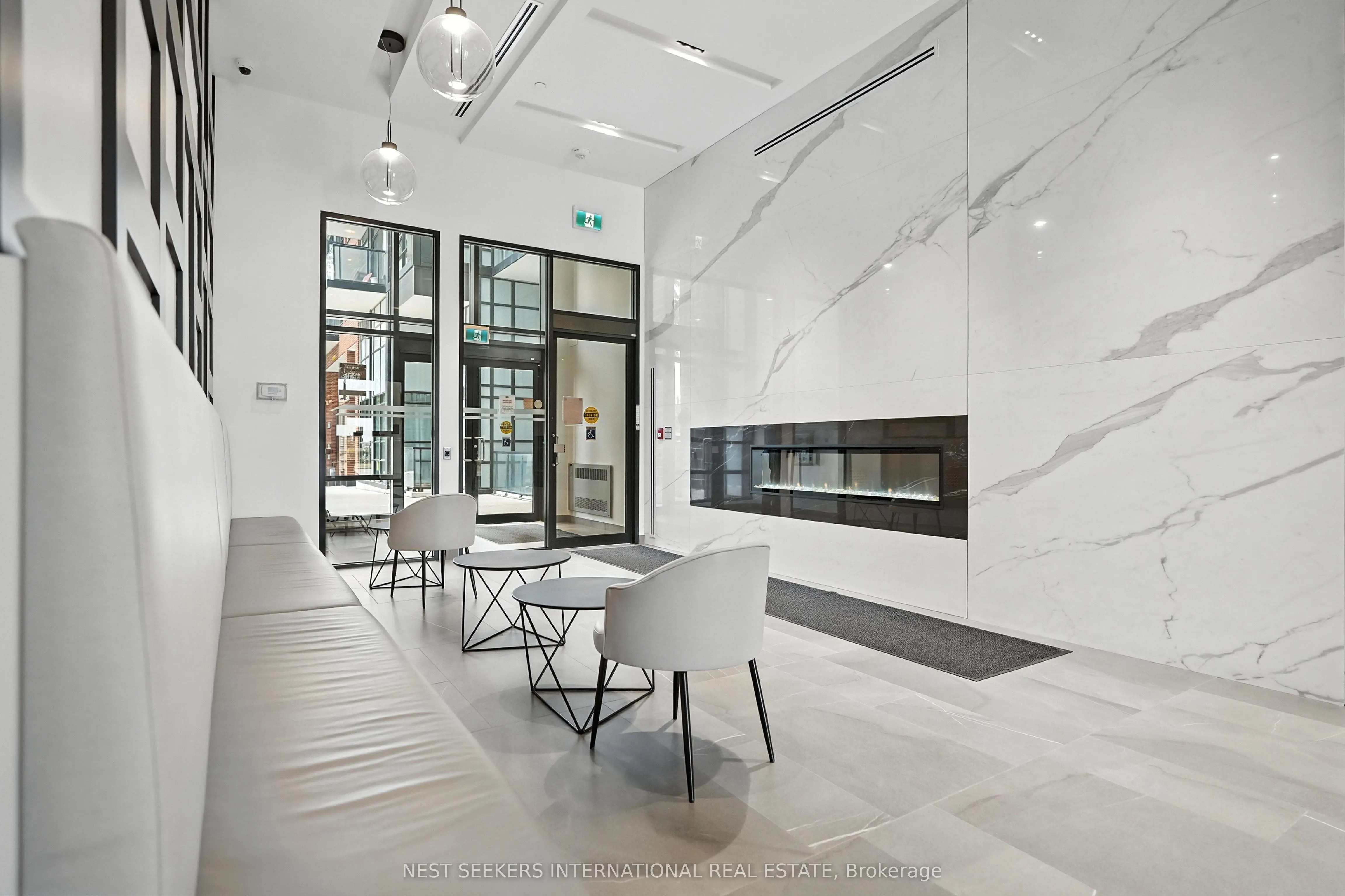 681 Yonge Street, #404