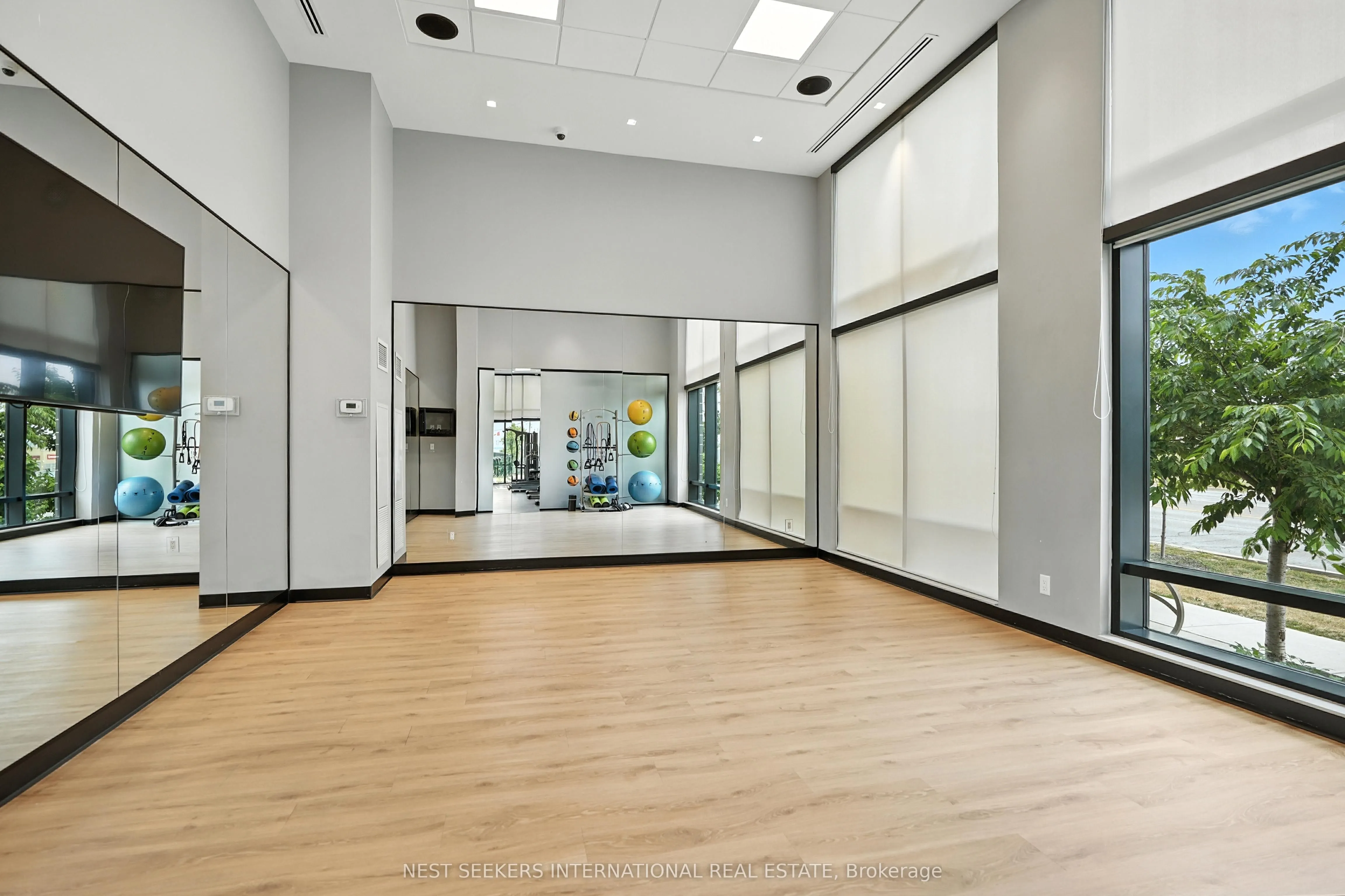 681 Yonge Street, #404