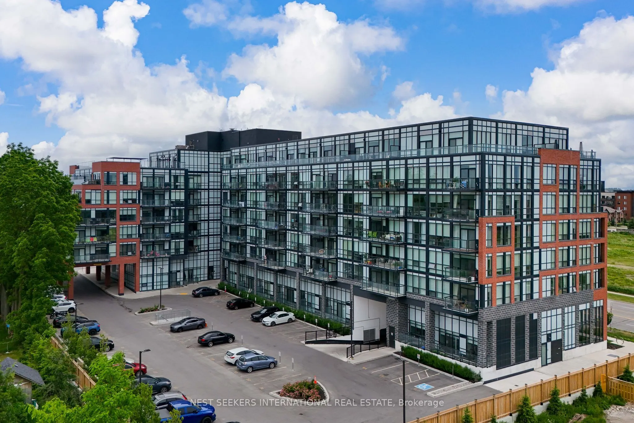 681 Yonge Street, #404