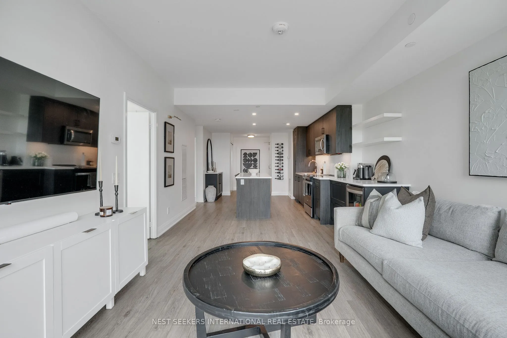681 Yonge Street, #404