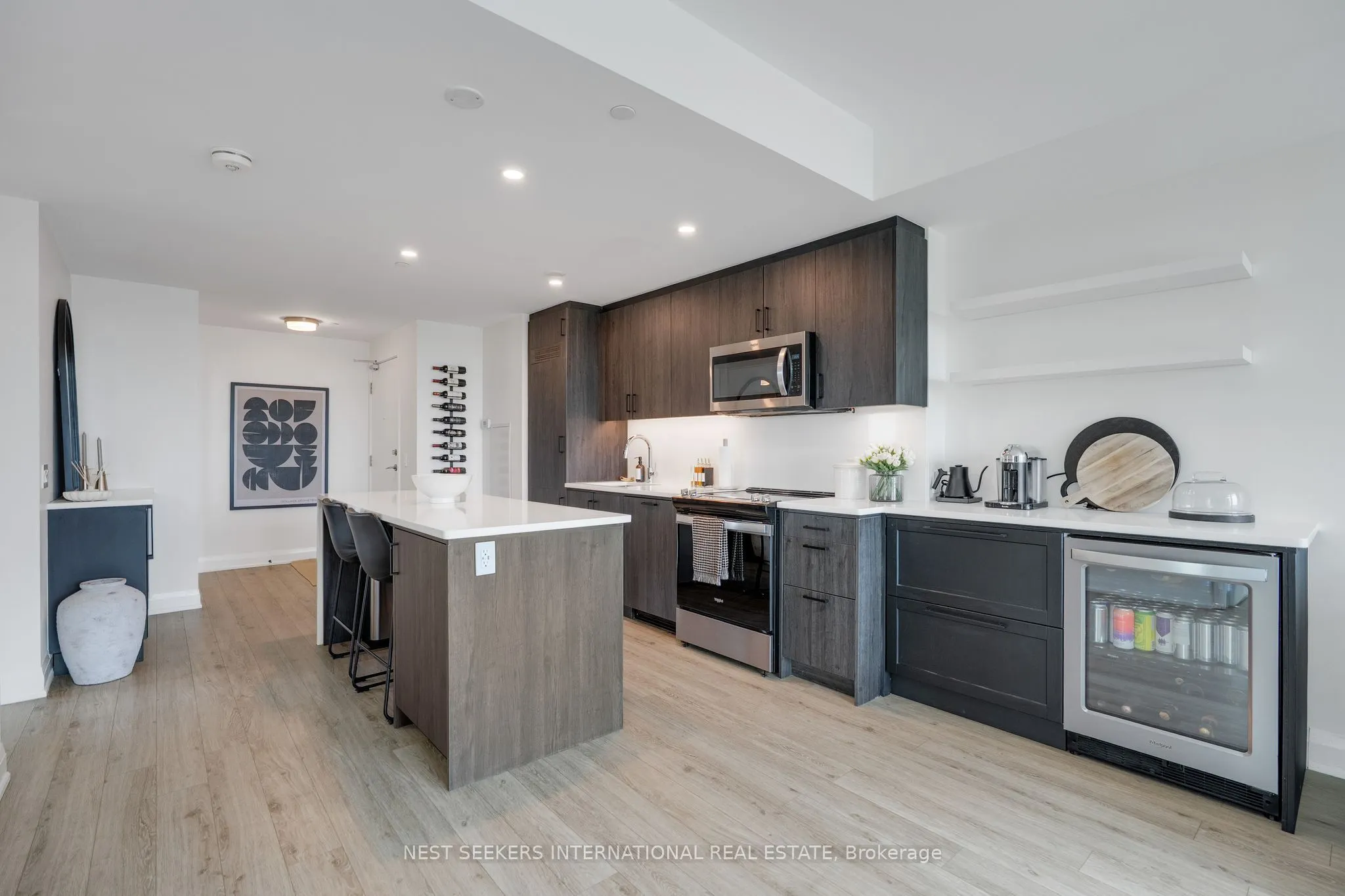 681 Yonge Street, #404