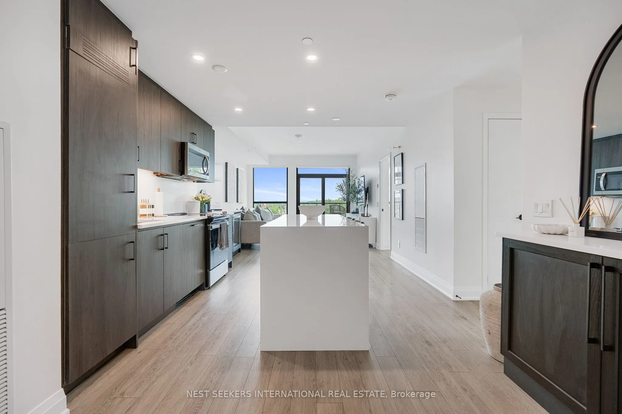 681 Yonge Street, #404