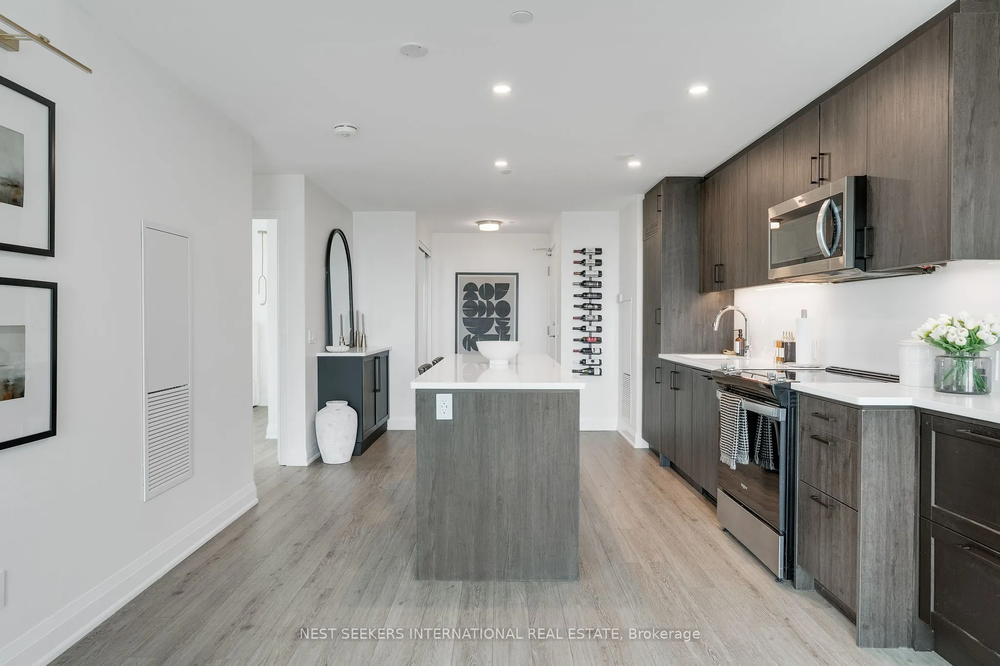 681 Yonge Street, #404